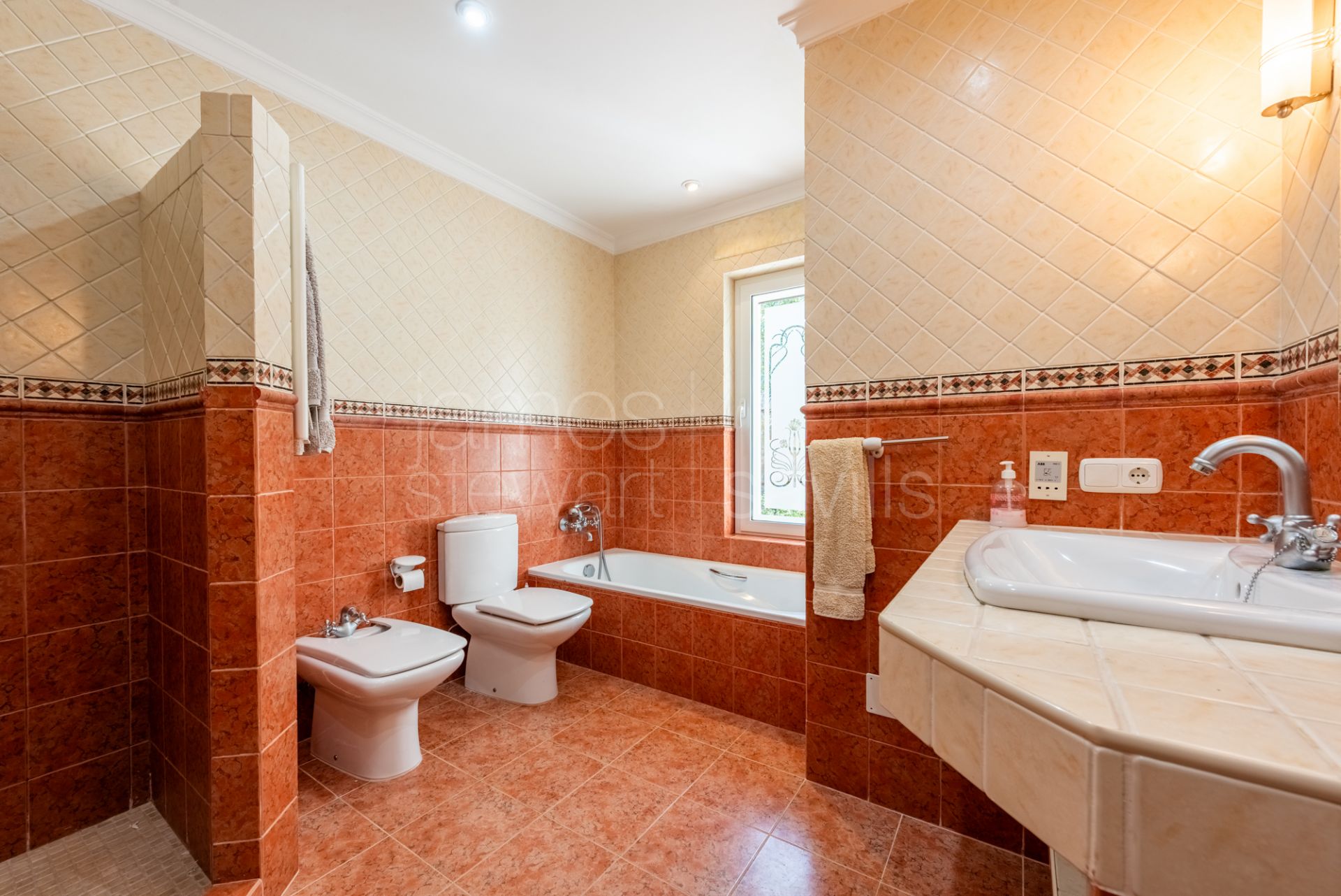 Lovely family home with sea views close to SO/ Sotogrande hotel