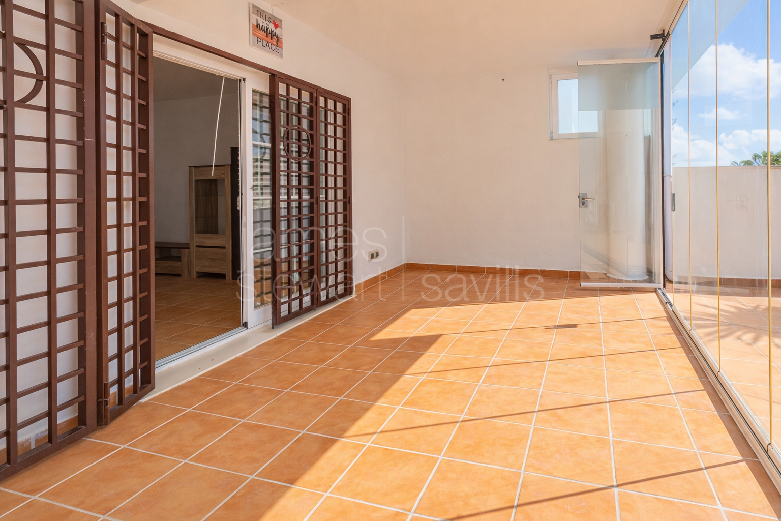 Apartamento de tres dormitorios con gran terraza en La Alcaidesa