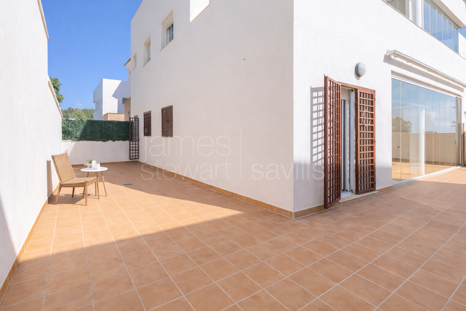 Apartamento de tres dormitorios con gran terraza en La Alcaidesa