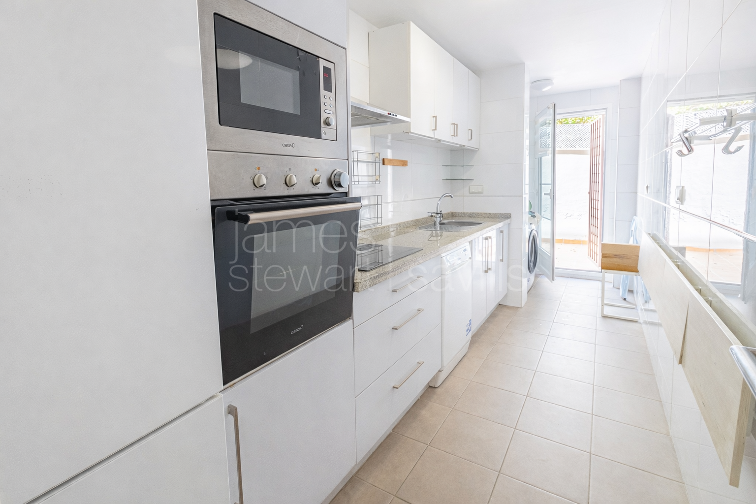 Apartamento de tres dormitorios con gran terraza en La Alcaidesa