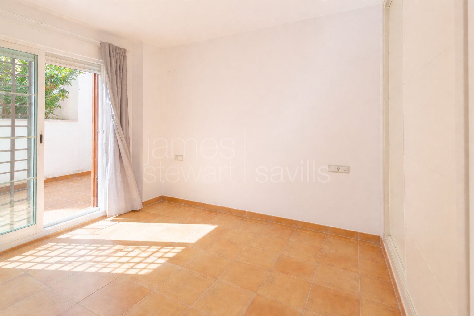 Apartamento de tres dormitorios con gran terraza en La Alcaidesa