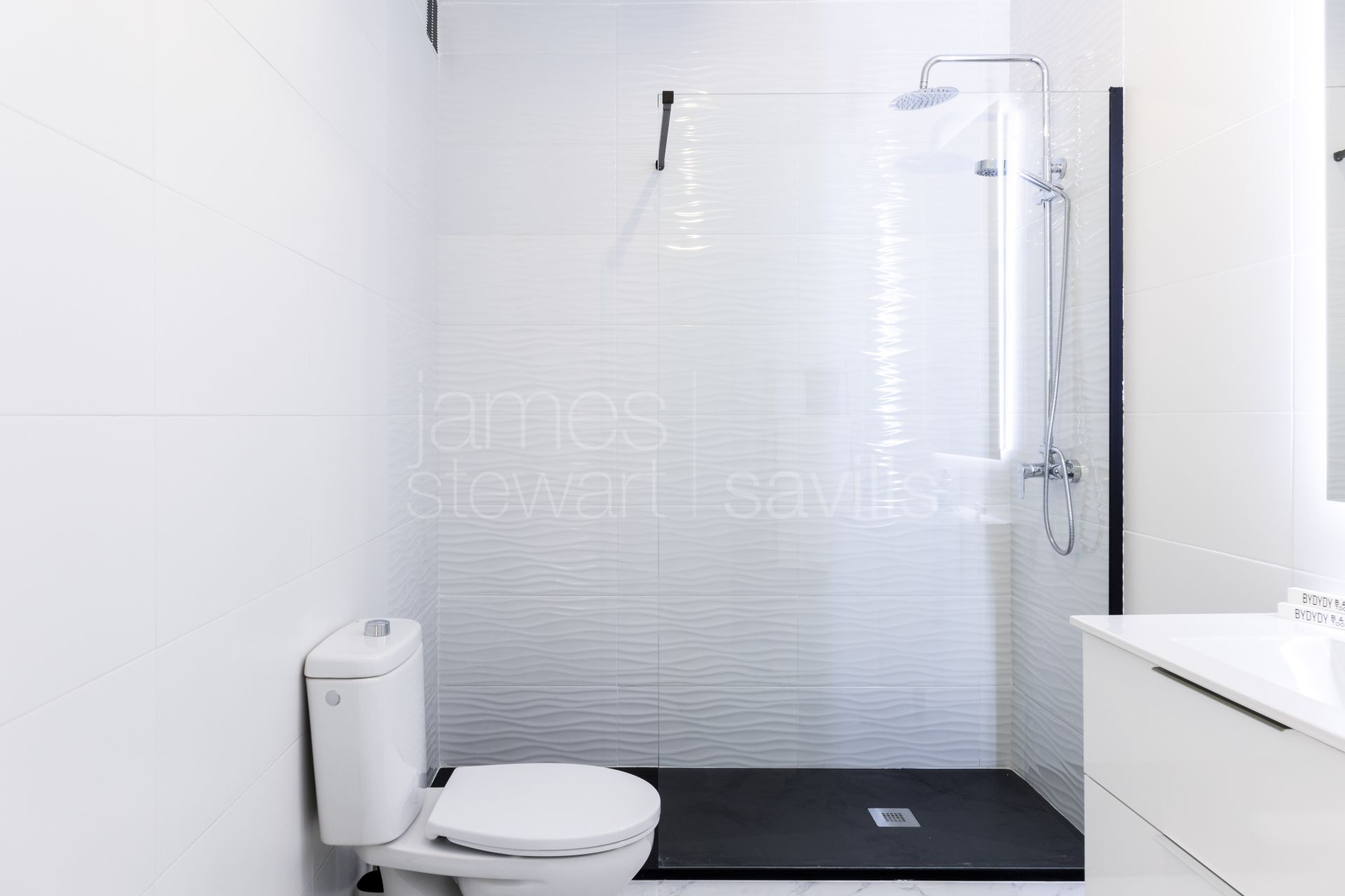 Refurbished 2-Bedroom Apartment for Sale in Pueblo Nuevo de Guadiaro