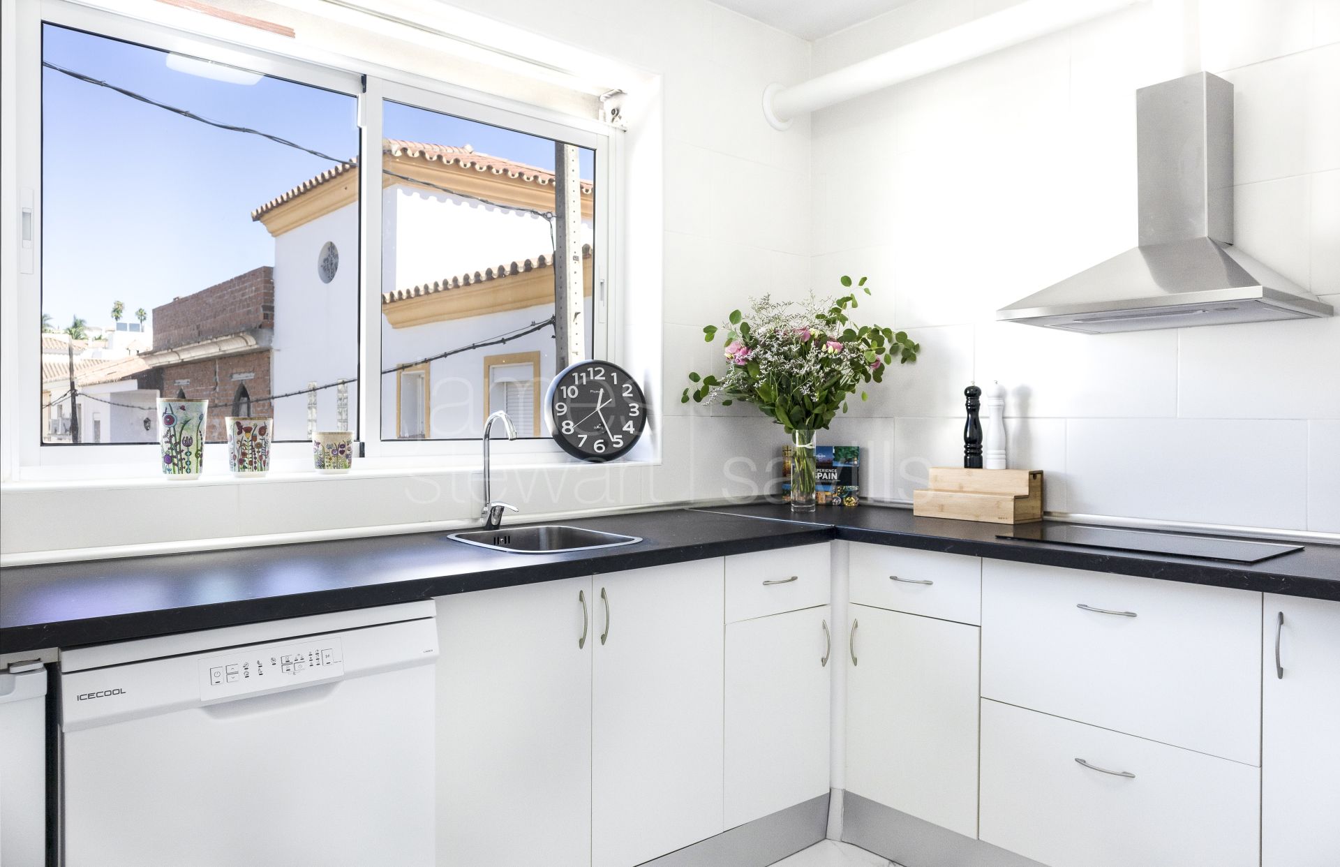 Refurbished 2-Bedroom Apartment for Sale in Pueblo Nuevo de Guadiaro
