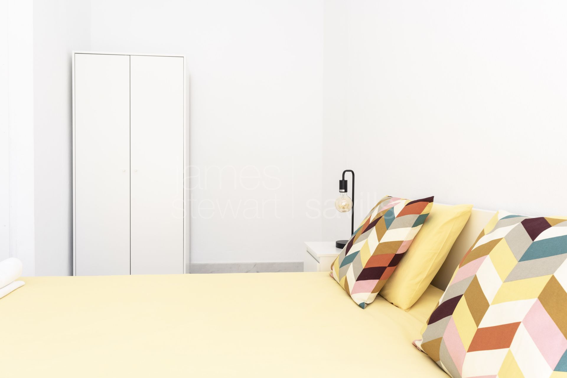 Refurbished 2-Bedroom Apartment for Sale in Pueblo Nuevo de Guadiaro