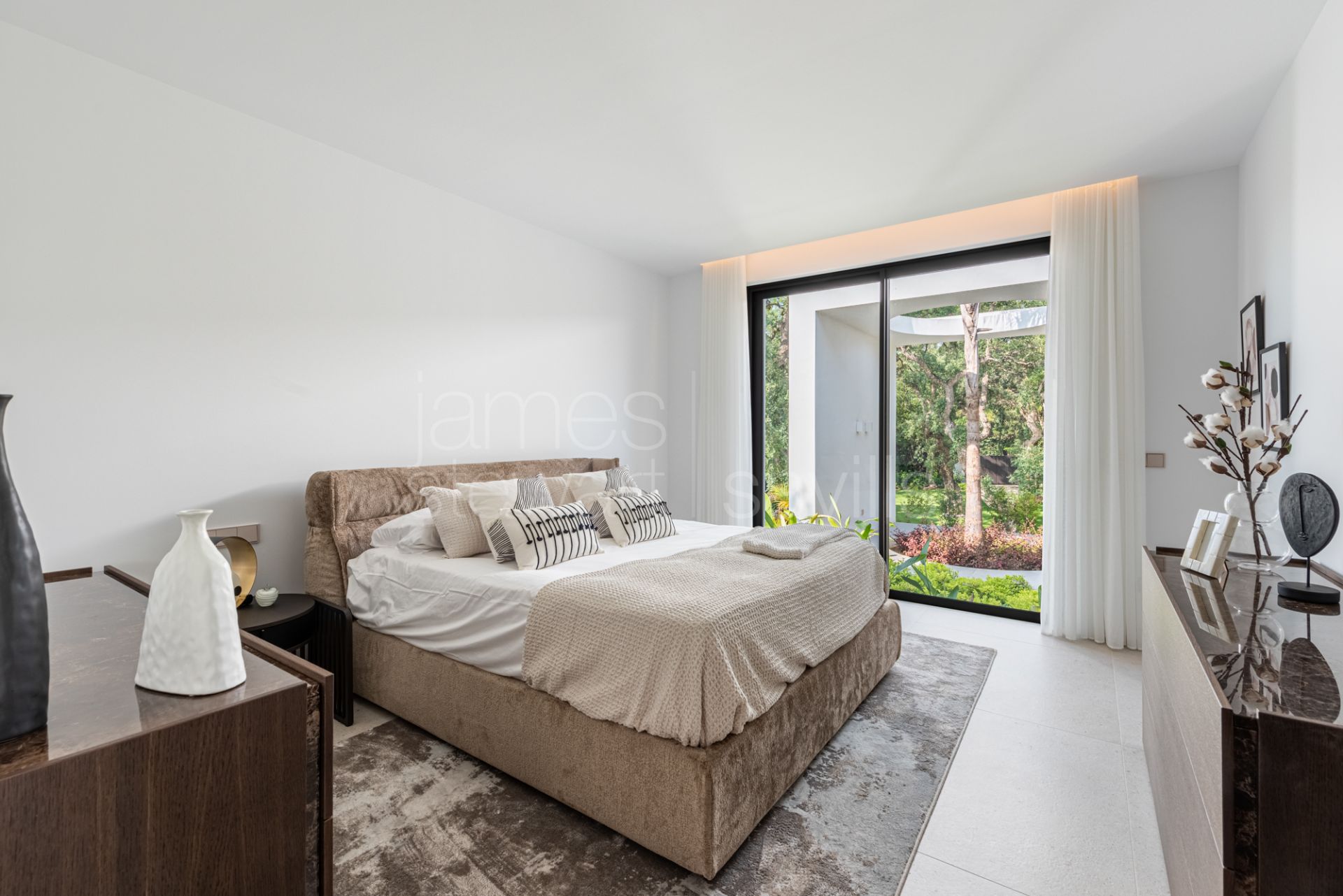 Villa contemporánea junto al hoyo 17 del Real Club Valderrama, Sotogrande