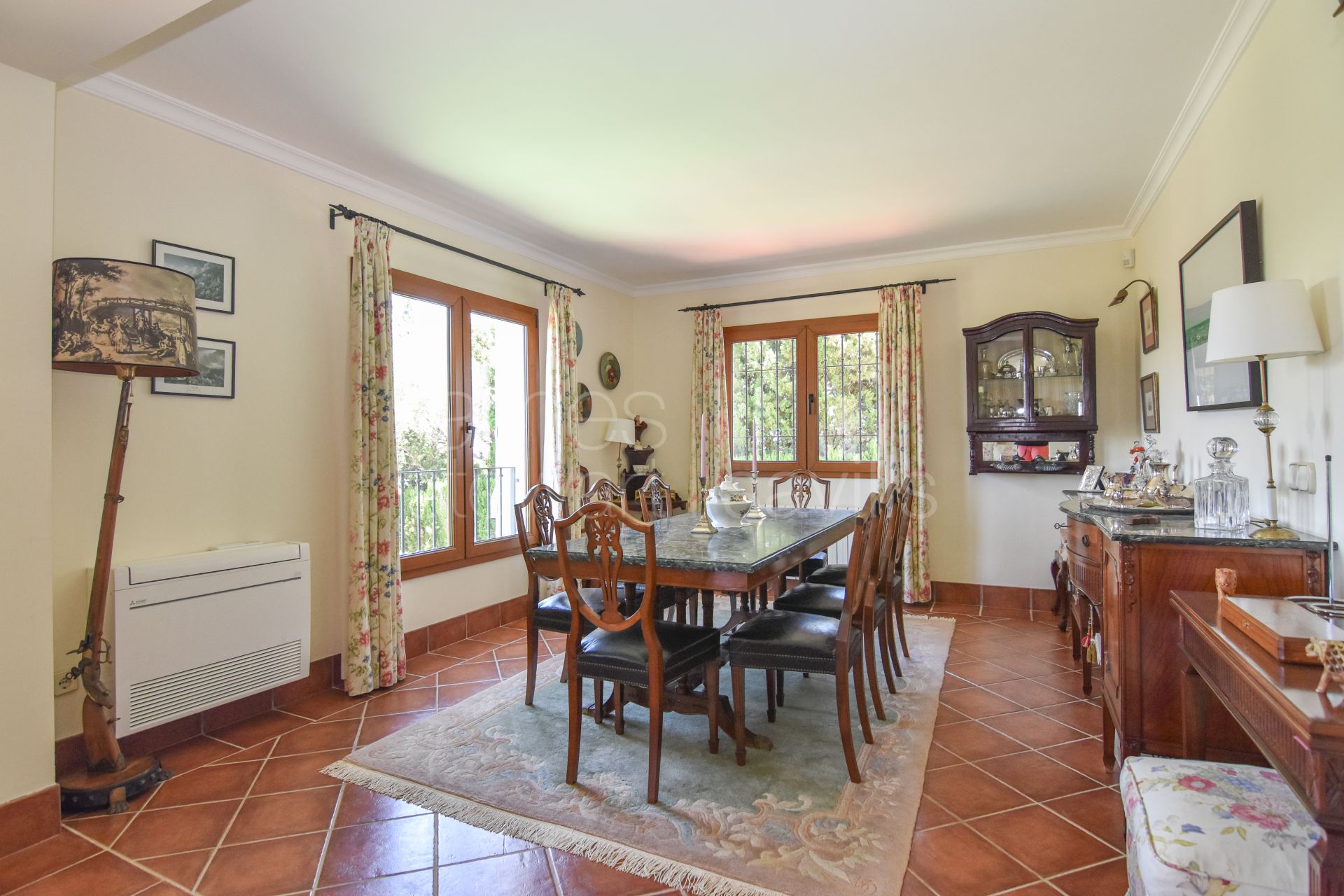 Excelente villa familiar situada en una calle tranquila y consolidada de la Zona F