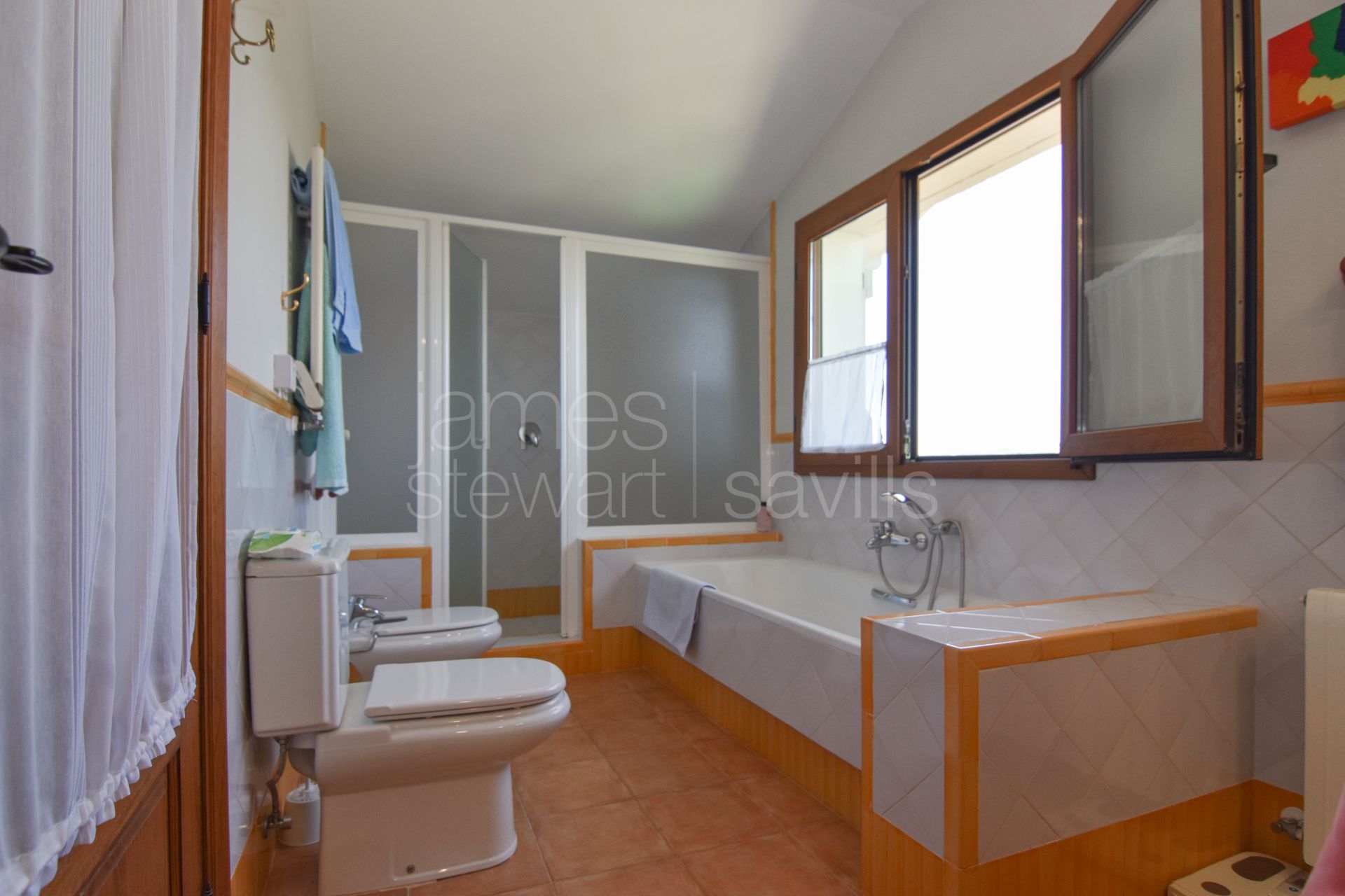 Excelente villa familiar situada en una calle tranquila y consolidada de la Zona F