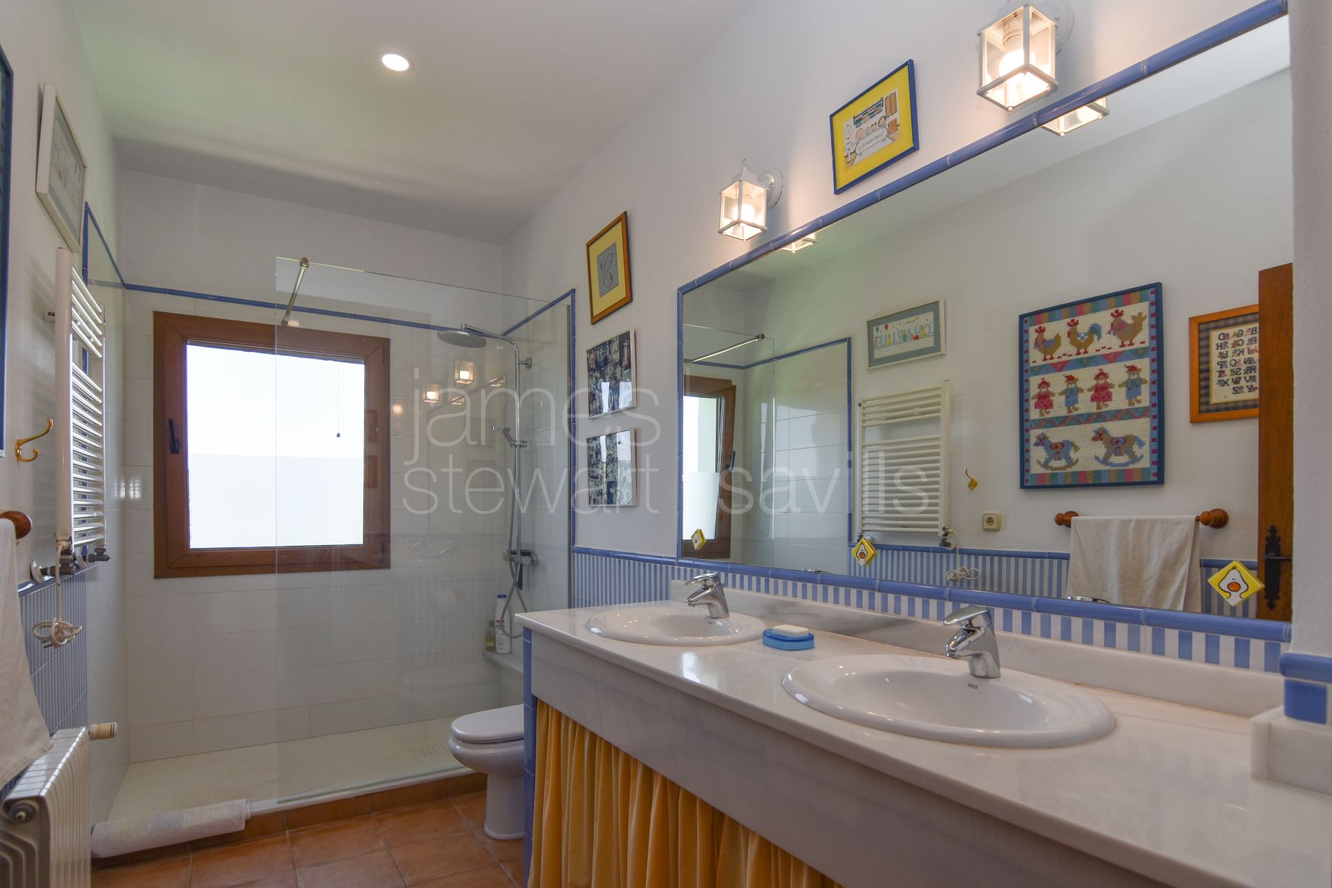 Excelente villa familiar situada en una calle tranquila y consolidada de la Zona F