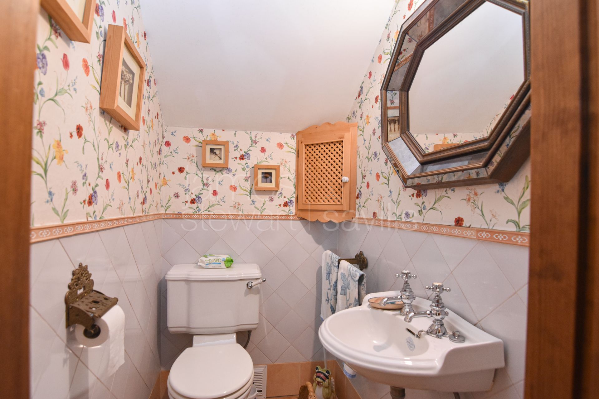Excelente villa familiar situada en una calle tranquila y consolidada de la Zona F