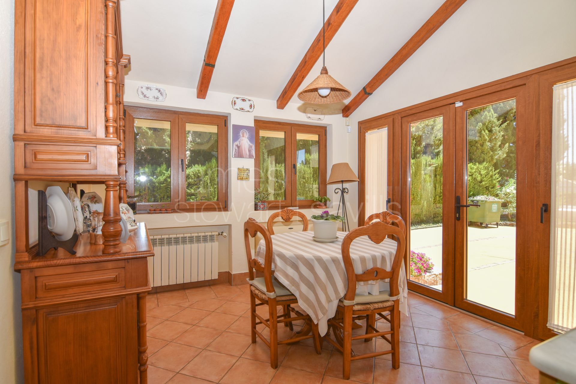 Excelente villa familiar situada en una calle tranquila y consolidada de la Zona F