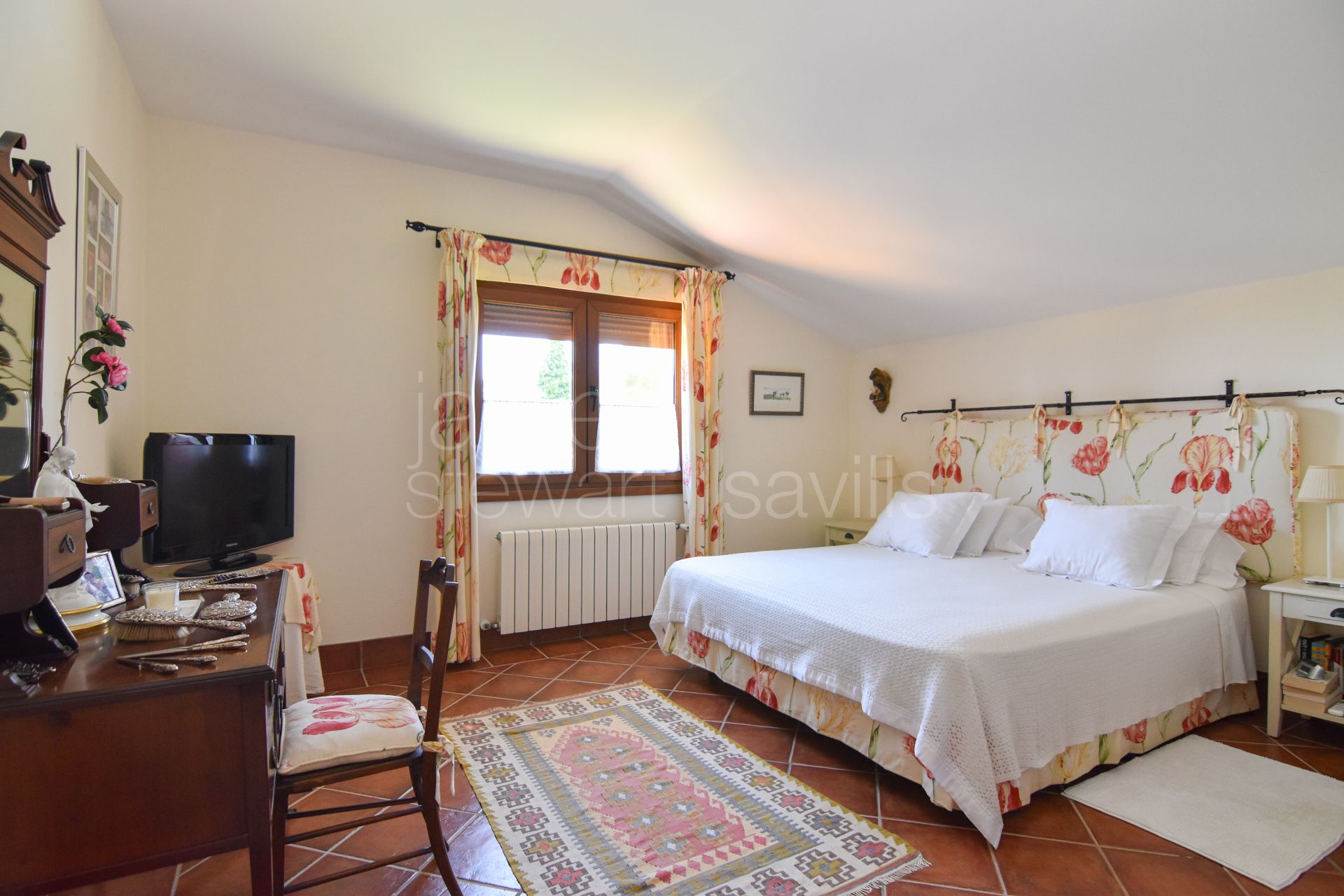 Excelente villa familiar situada en una calle tranquila y consolidada de la Zona F