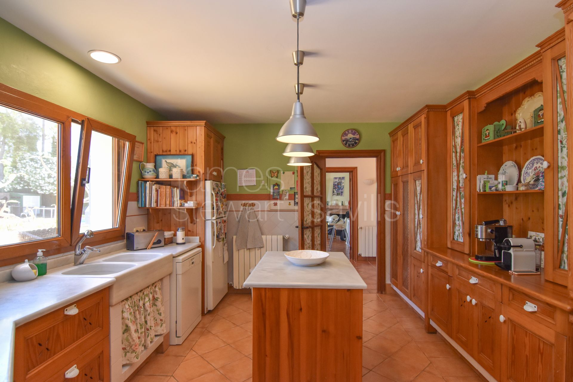 Excelente villa familiar situada en una calle tranquila y consolidada de la Zona F