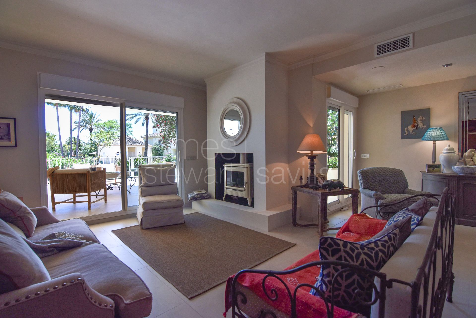 Exclusive ground floor residence in the prestigious San Roque Club Mansions