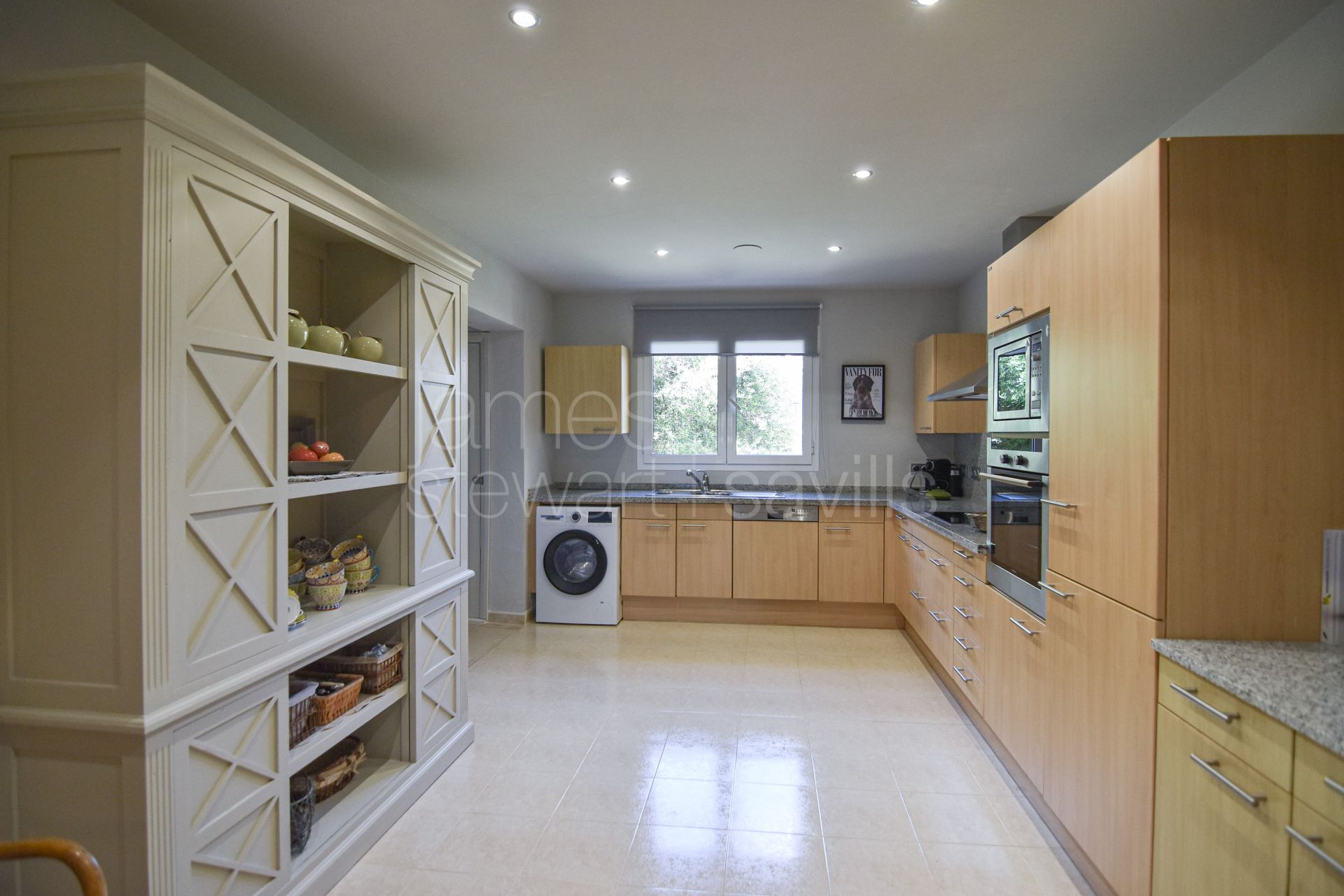 Exclusive ground floor residence in the prestigious San Roque Club Mansions