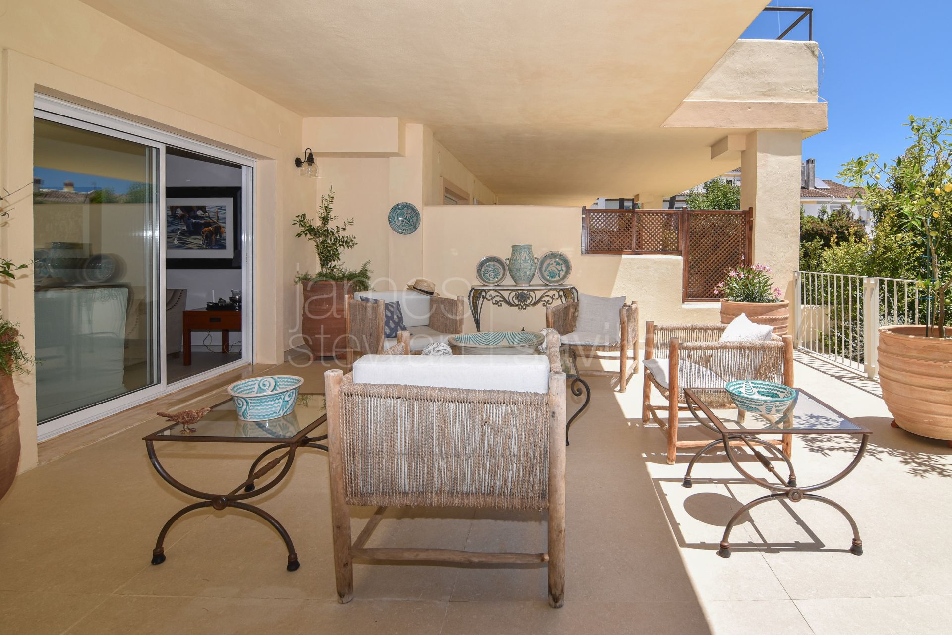 Exclusive ground floor residence in the prestigious San Roque Club Mansions