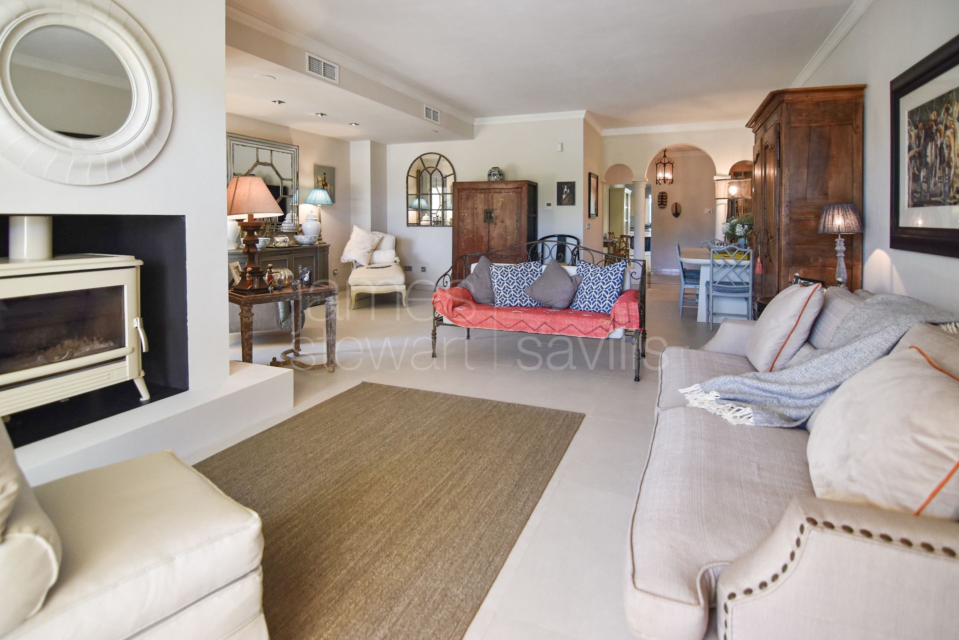 Exclusive ground floor residence in the prestigious San Roque Club Mansions