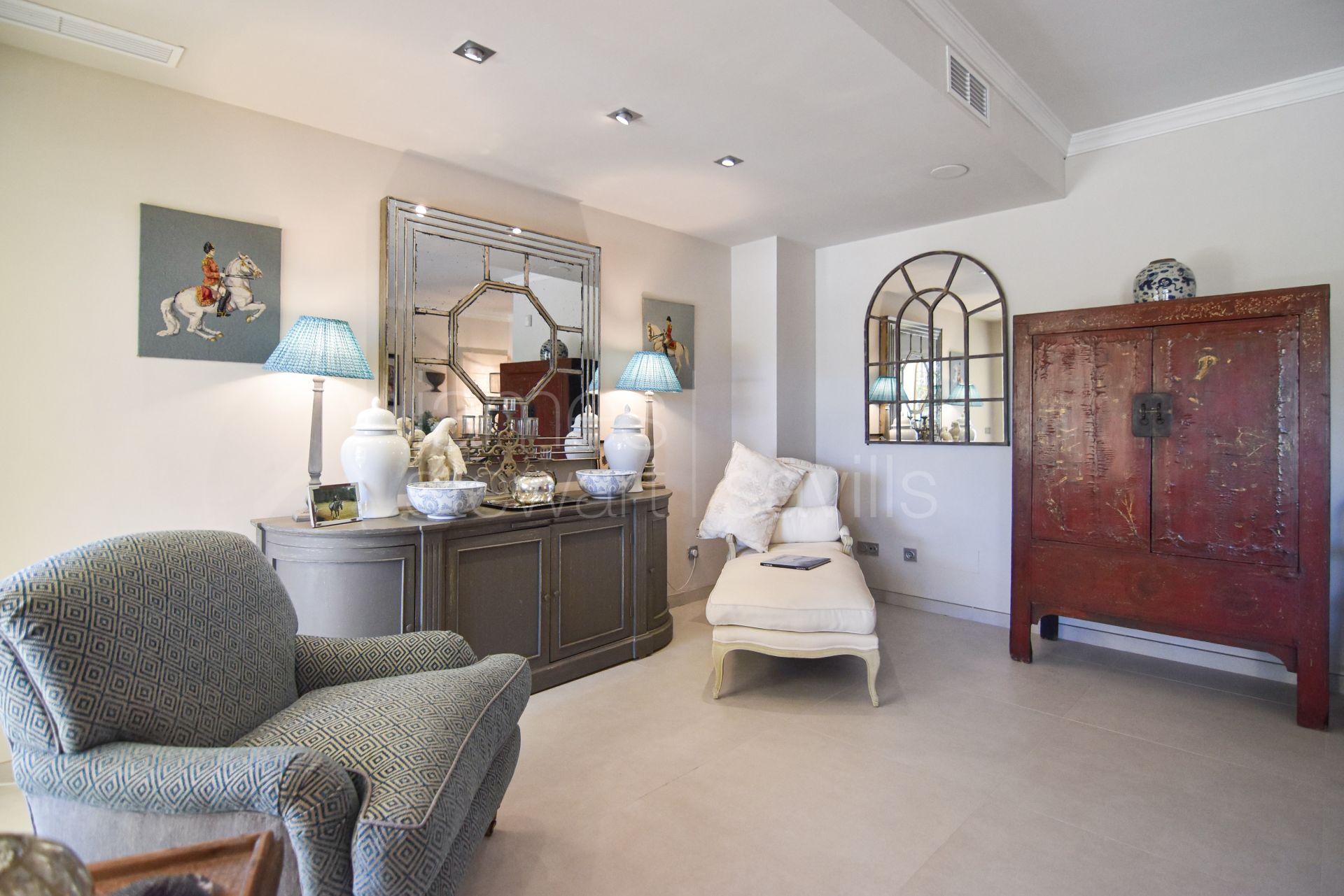 Exclusive ground floor residence in the prestigious San Roque Club Mansions