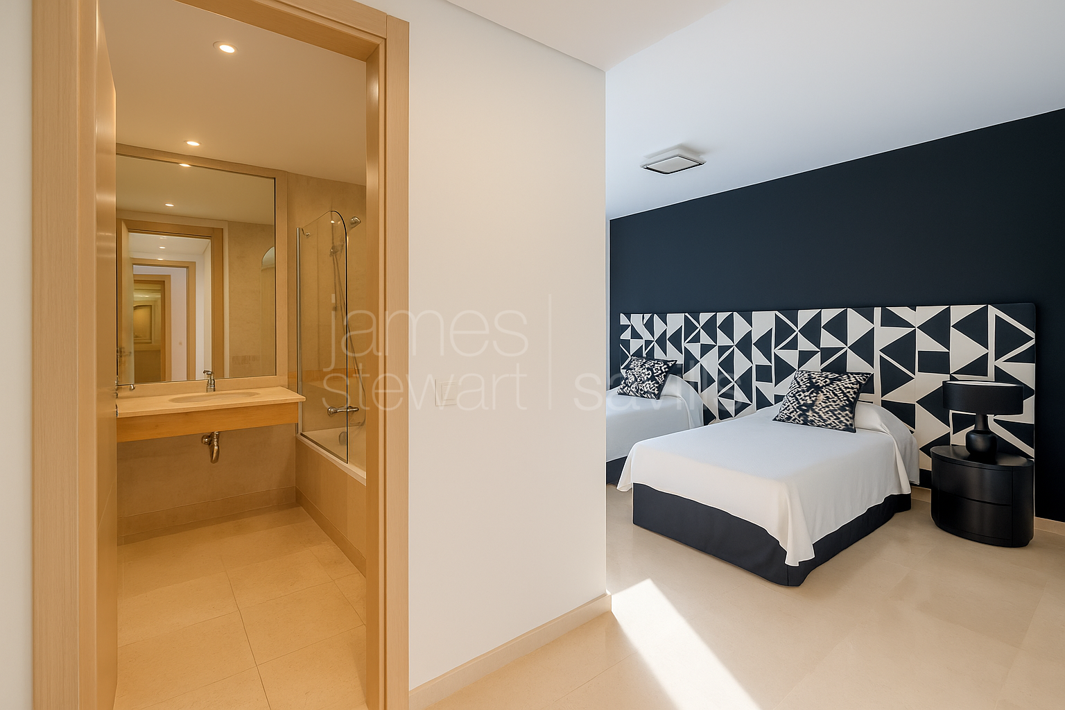 Apartamento en esquina de tres dormitorios en Ribera del Marlin, La Marina de Sotogrande