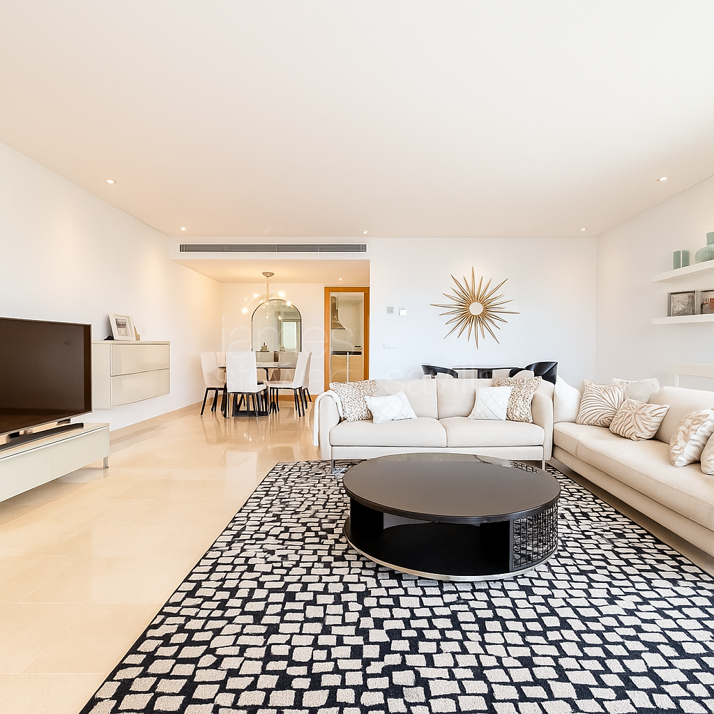 Apartamento en esquina de tres dormitorios en Ribera del Marlin, La Marina de Sotogrande