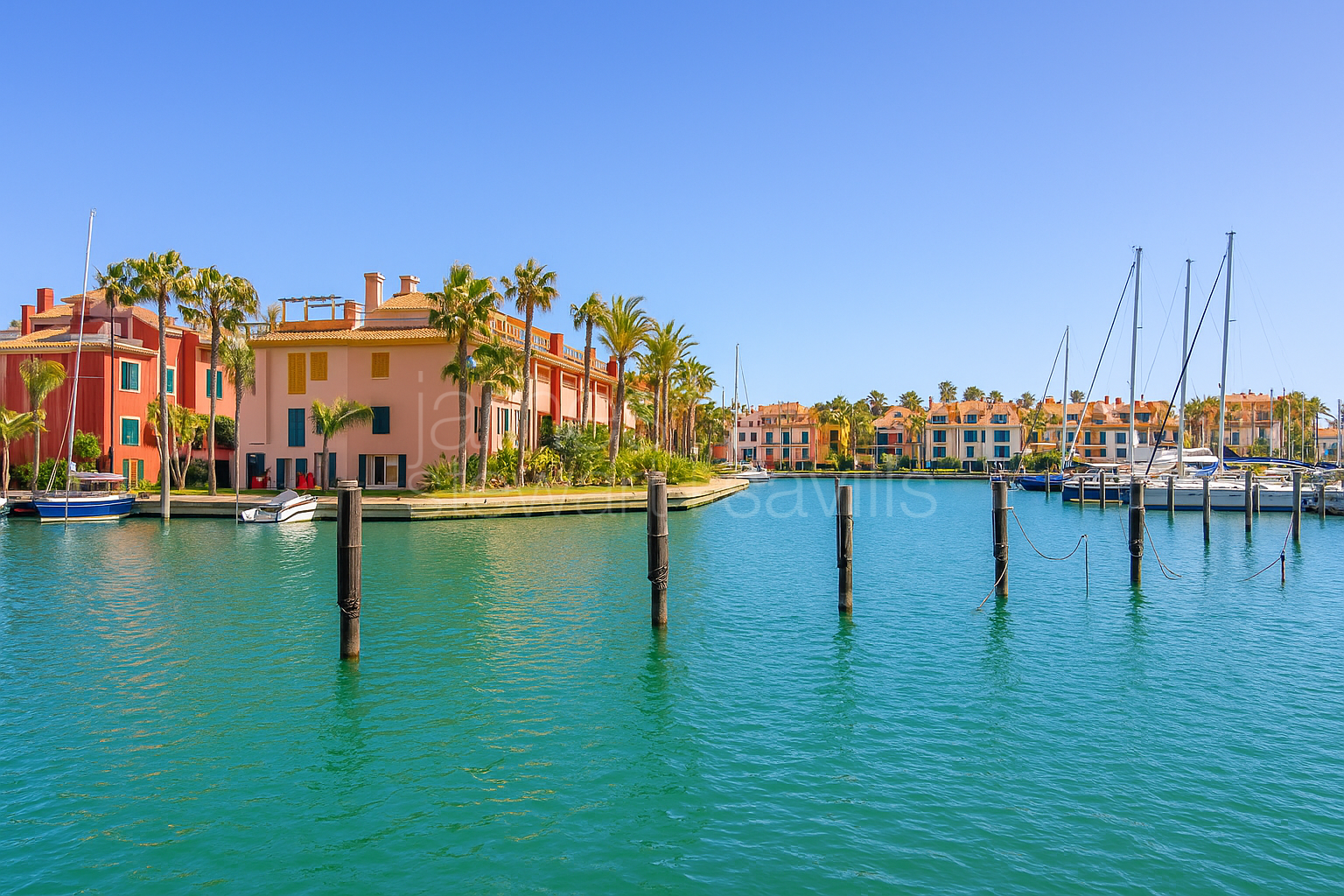 Apartamento en esquina de tres dormitorios en Ribera del Marlin, La Marina de Sotogrande