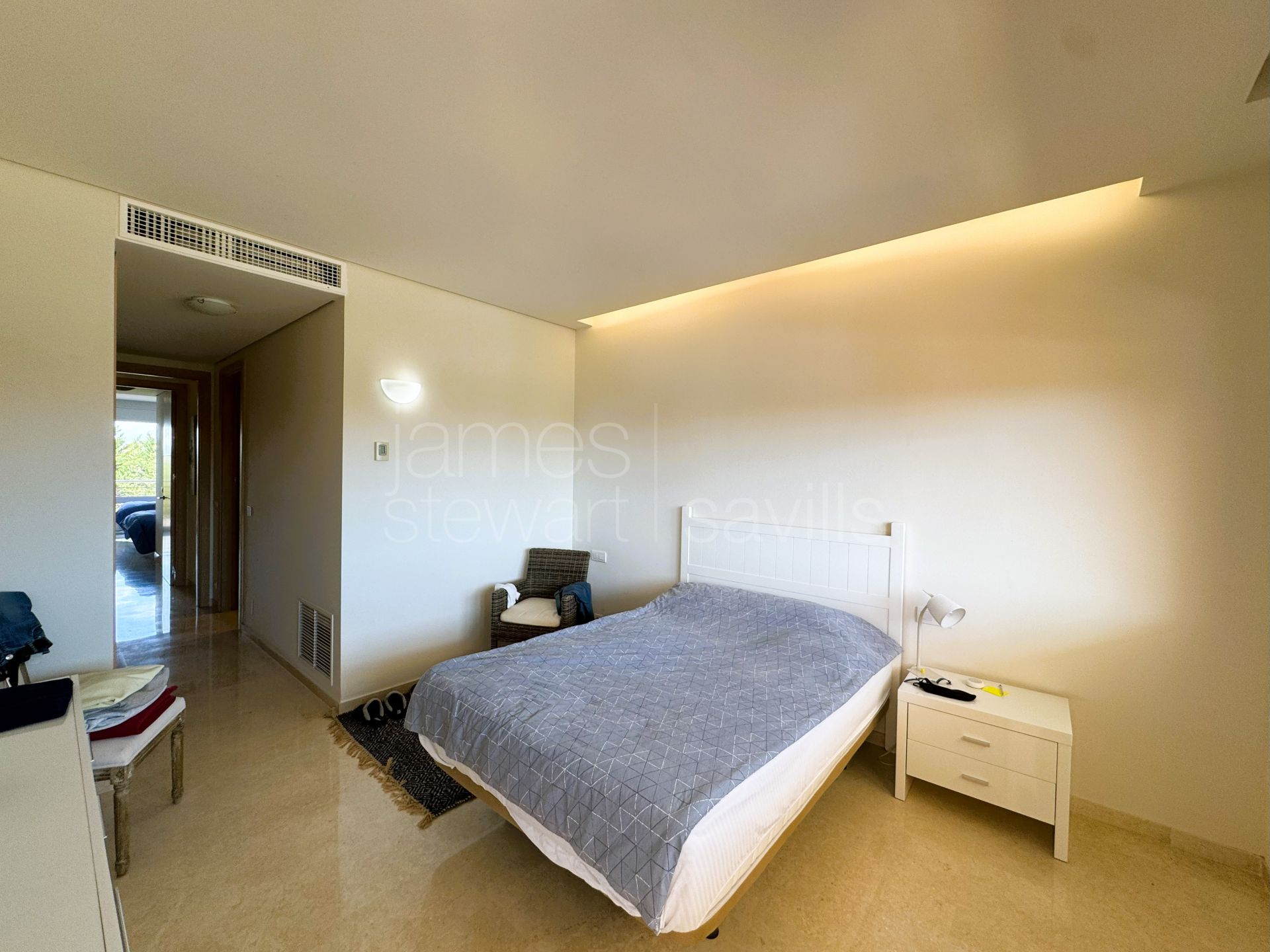 Apartamento de cuatro dormitorios con vistas al mar en Ribera del Marlin, La Marina de Sotogrande