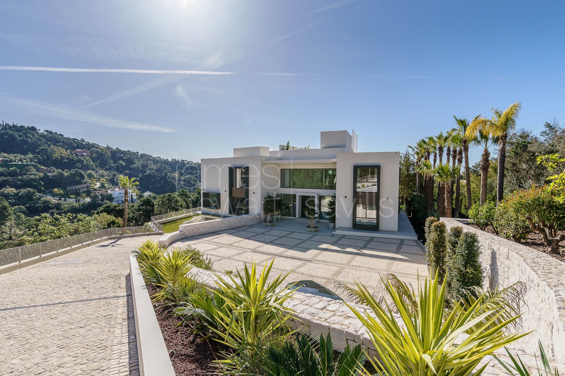 Contemporary villa with sea views in La Zagaleta