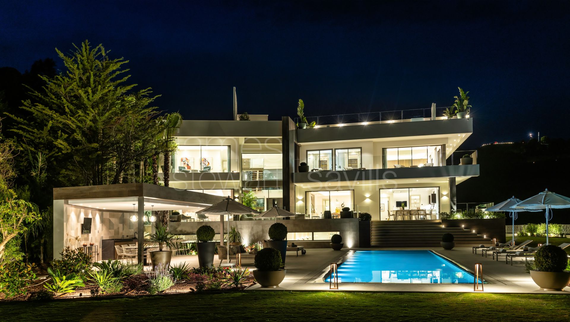 Contemporary villa with sea views in La Zagaleta