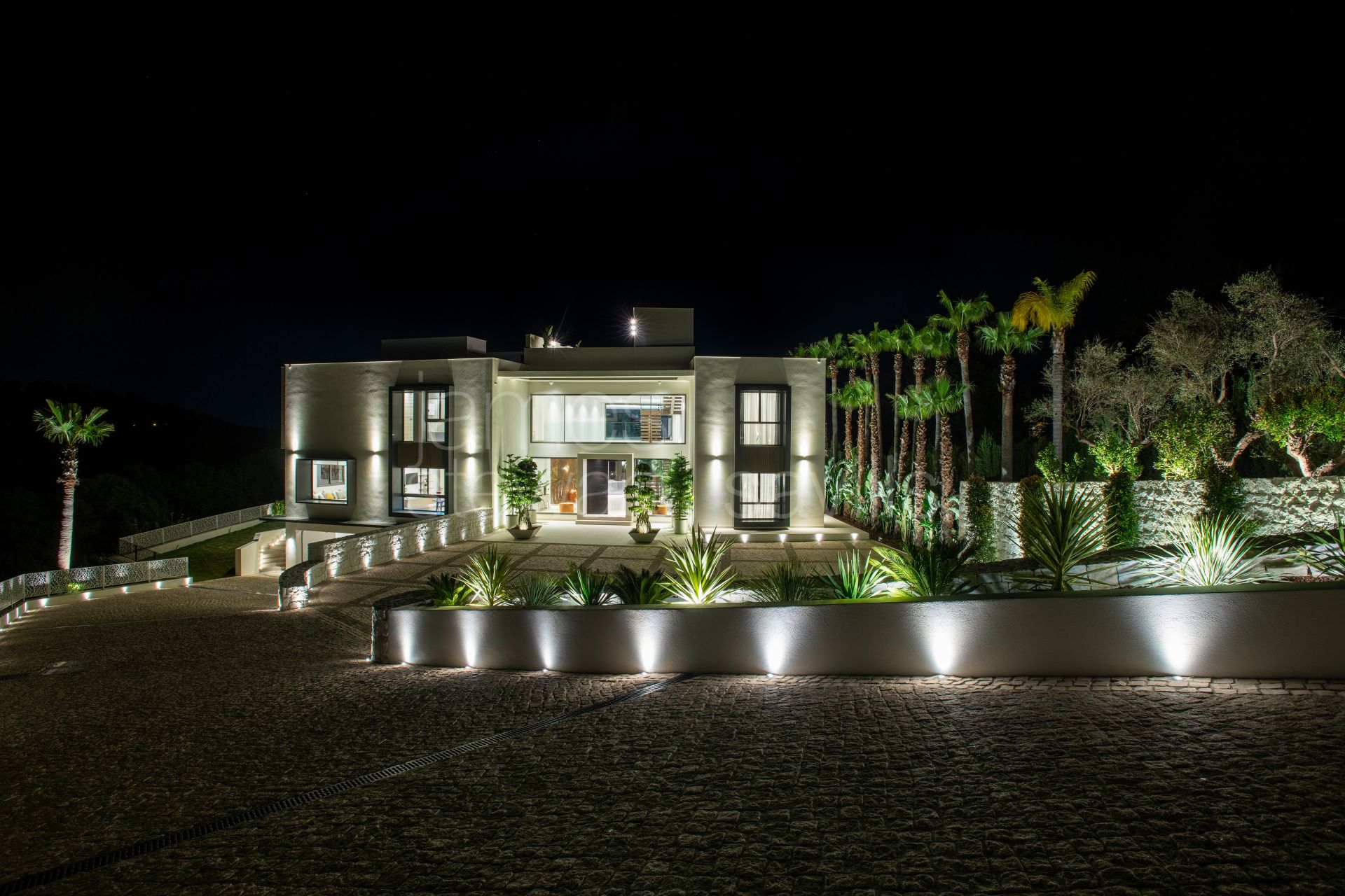 Contemporary villa with sea views in La Zagaleta