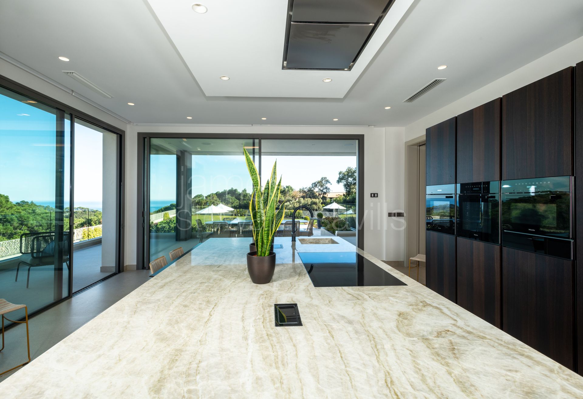 Contemporary villa with sea views in La Zagaleta