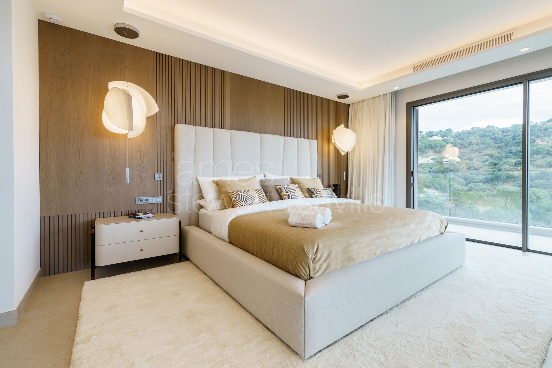 Contemporary villa with sea views in La Zagaleta