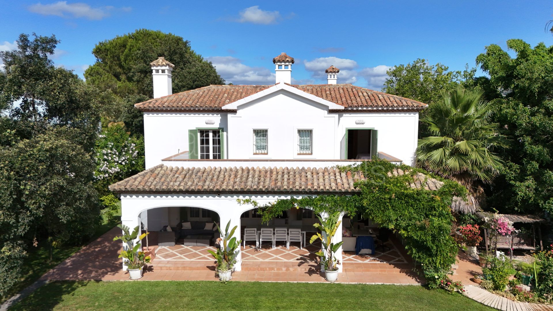 Amplia villa familiar con gran piscina y jardin cerca del Colegio Internacional de Sotogrande