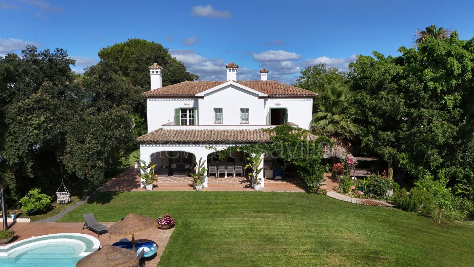 Amplia villa familiar con gran piscina y jardin cerca del Colegio Internacional de Sotogrande