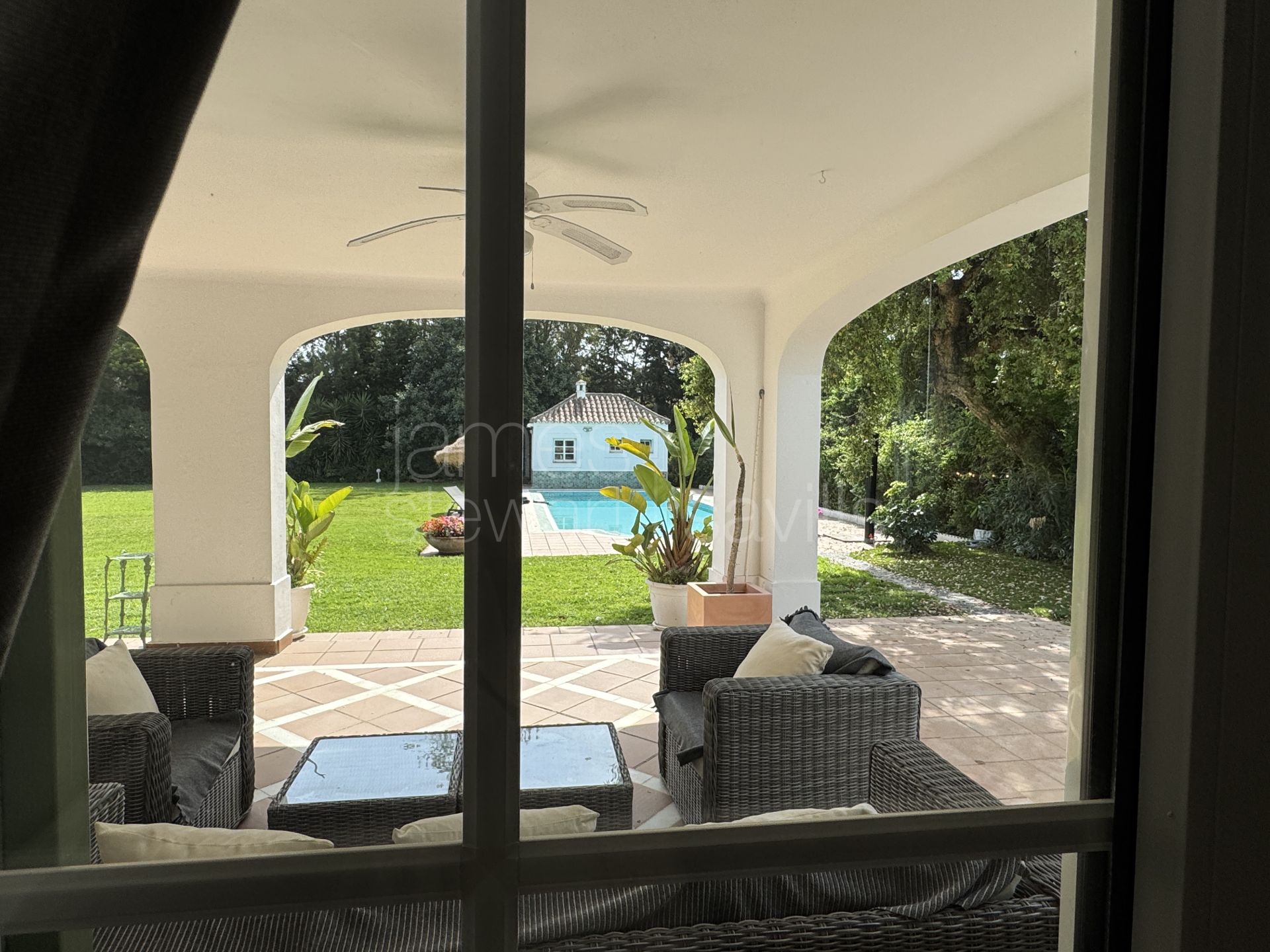 Amplia villa familiar con gran piscina y jardin cerca del Colegio Internacional de Sotogrande