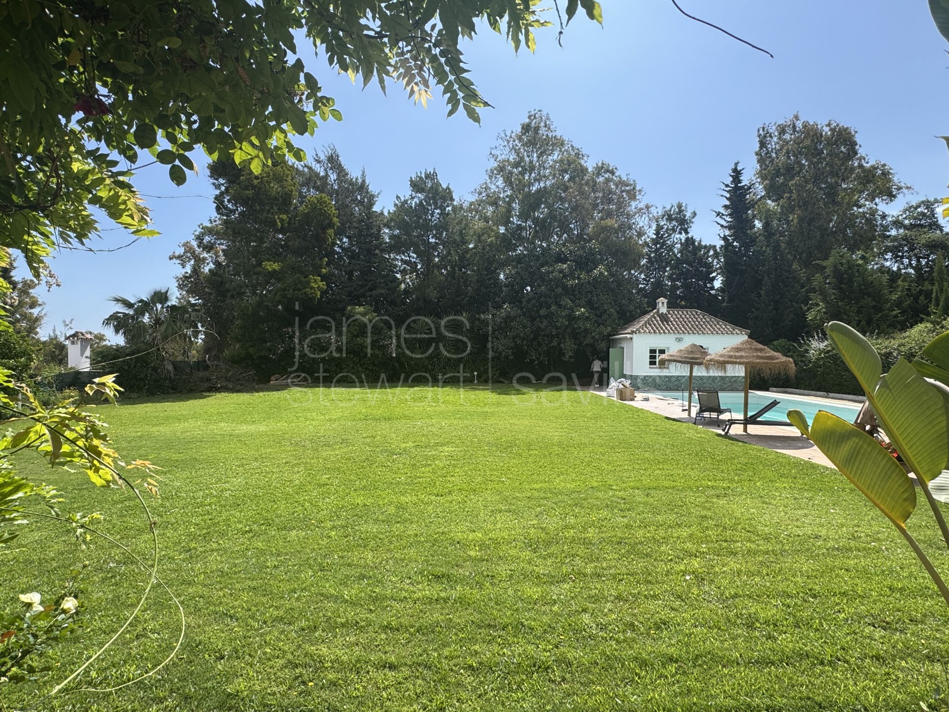 Amplia villa familiar con gran piscina y jardin cerca del Colegio Internacional de Sotogrande