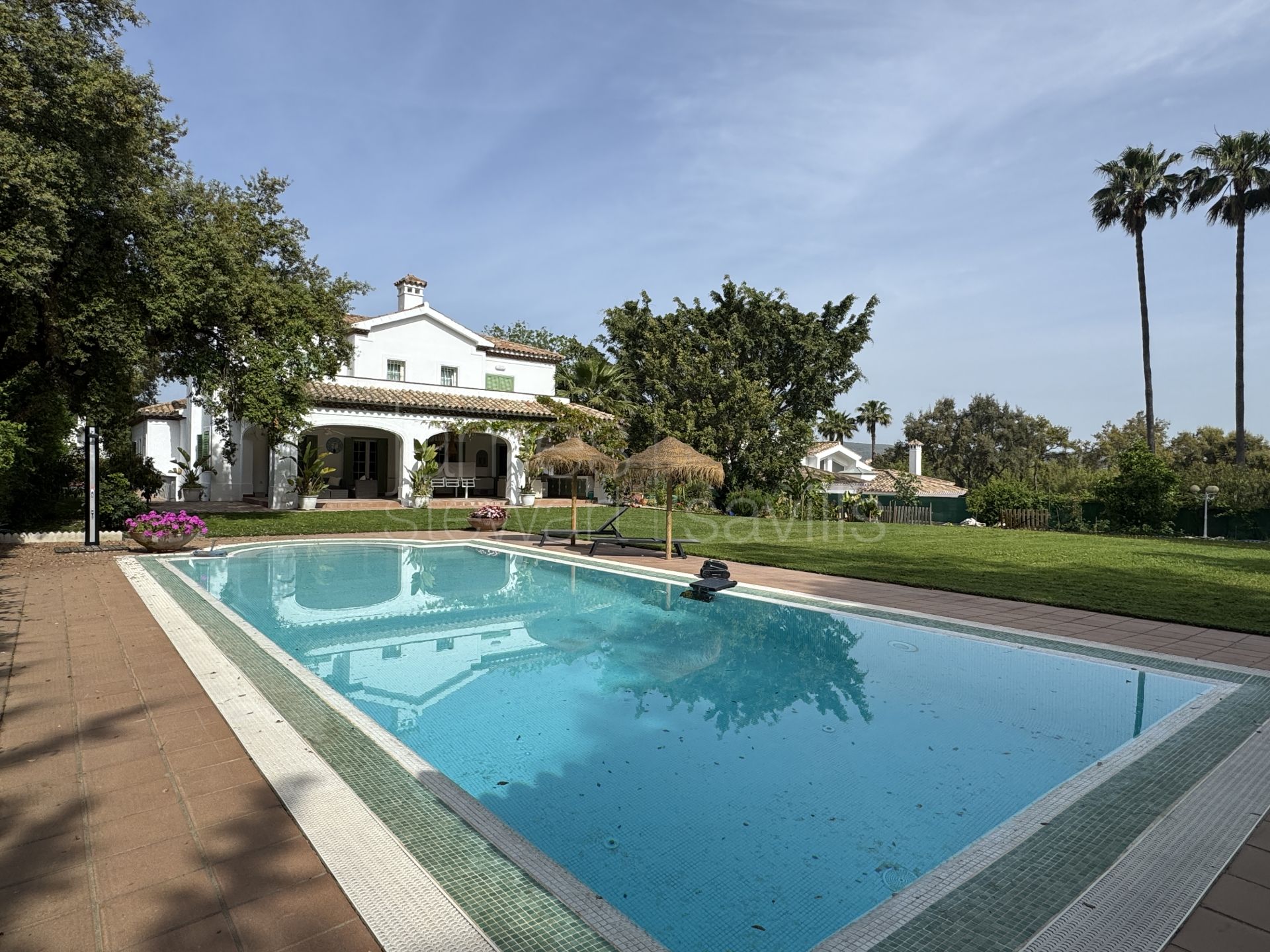 Amplia villa familiar con gran piscina y jardin cerca del Colegio Internacional de Sotogrande