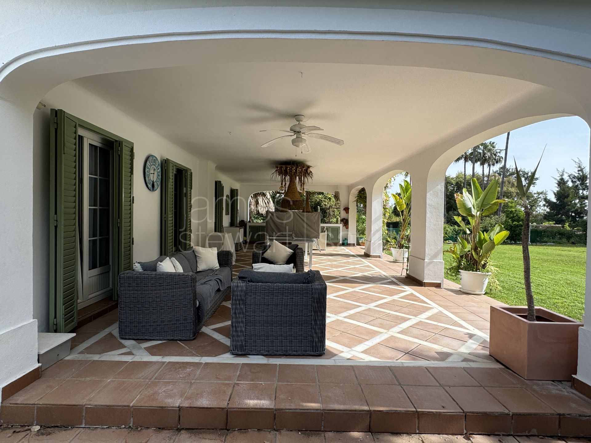 Amplia villa familiar con gran piscina y jardin cerca del Colegio Internacional de Sotogrande