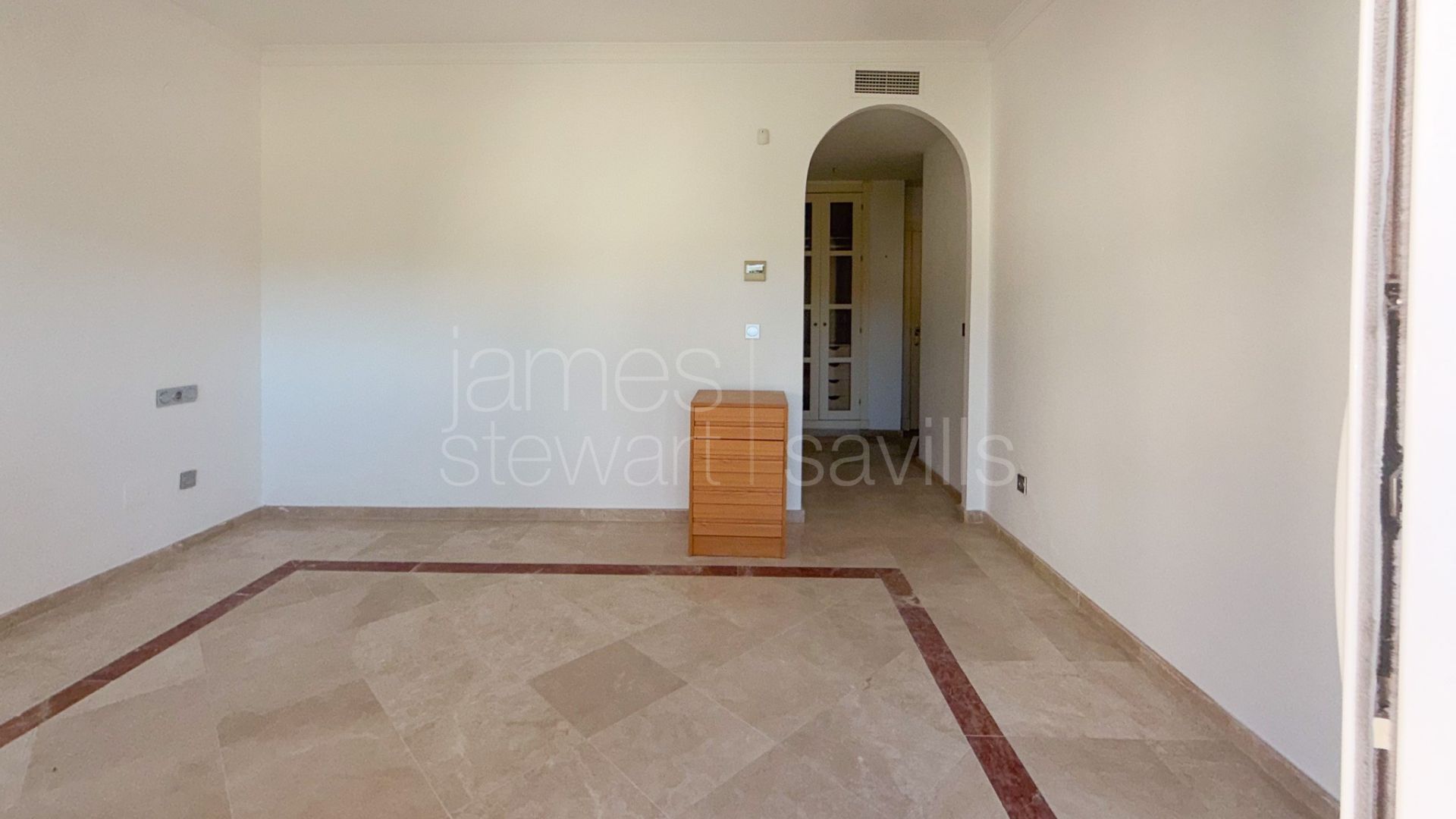 Amplio apartamento de tres dormitorios con grandes terrazas en San Roque Club