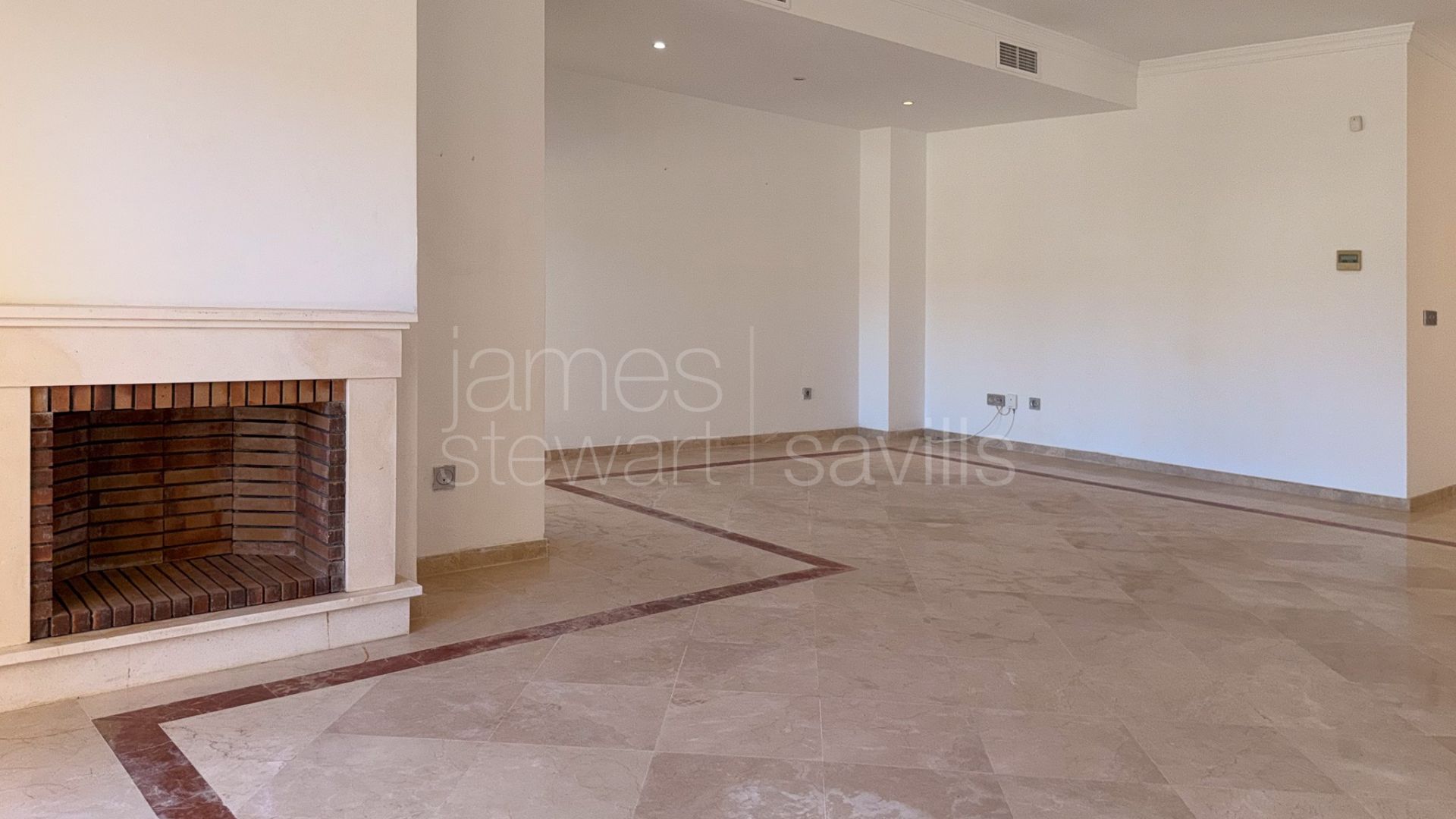 Amplio apartamento de tres dormitorios con grandes terrazas en San Roque Club