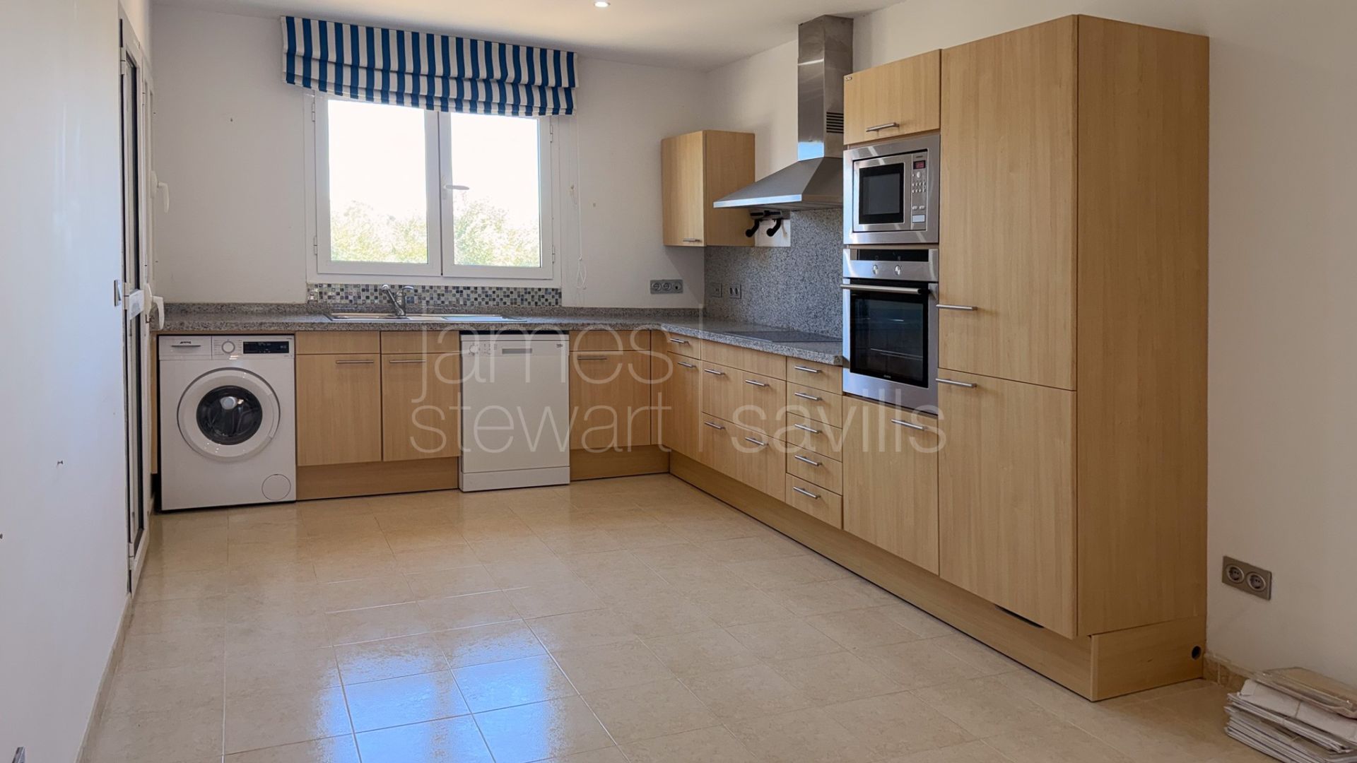 Amplio apartamento de tres dormitorios con grandes terrazas en San Roque Club