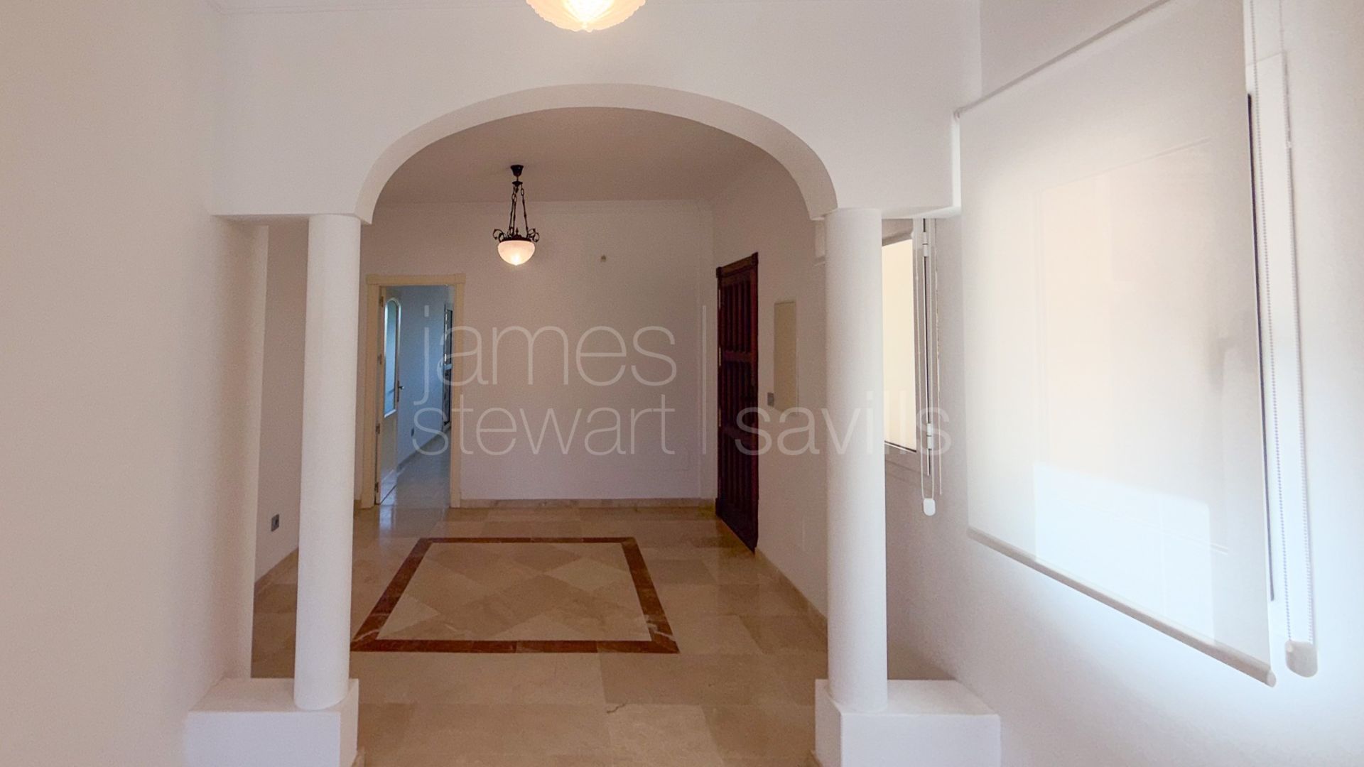 Amplio apartamento de tres dormitorios con grandes terrazas en San Roque Club