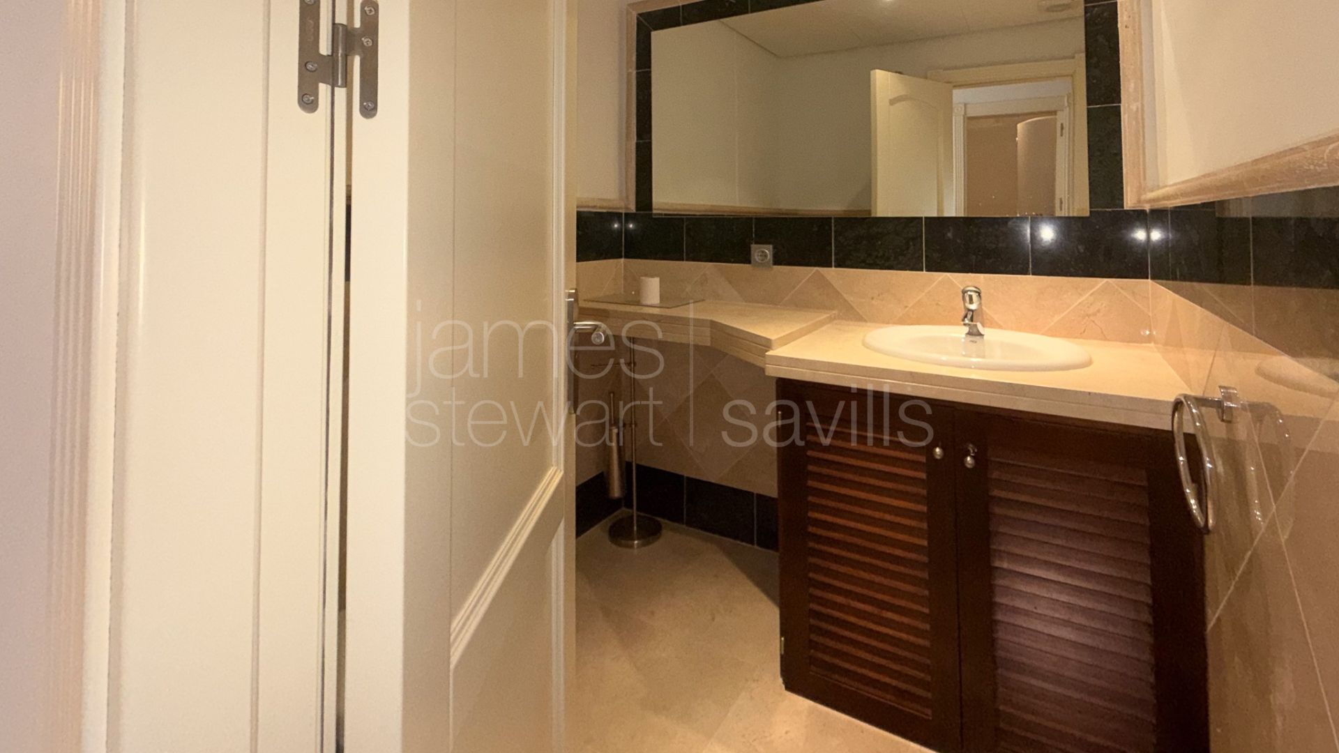 Amplio apartamento de tres dormitorios con grandes terrazas en San Roque Club
