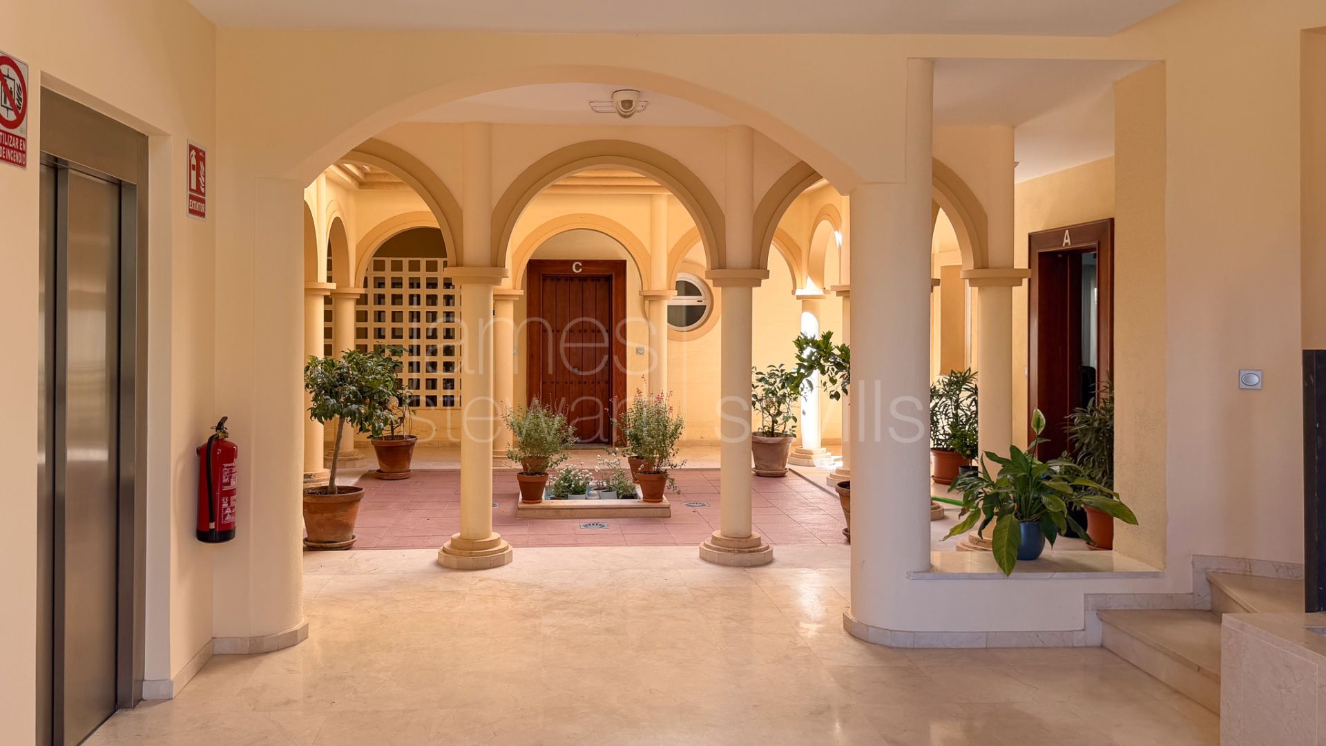Amplio apartamento de tres dormitorios con grandes terrazas en San Roque Club