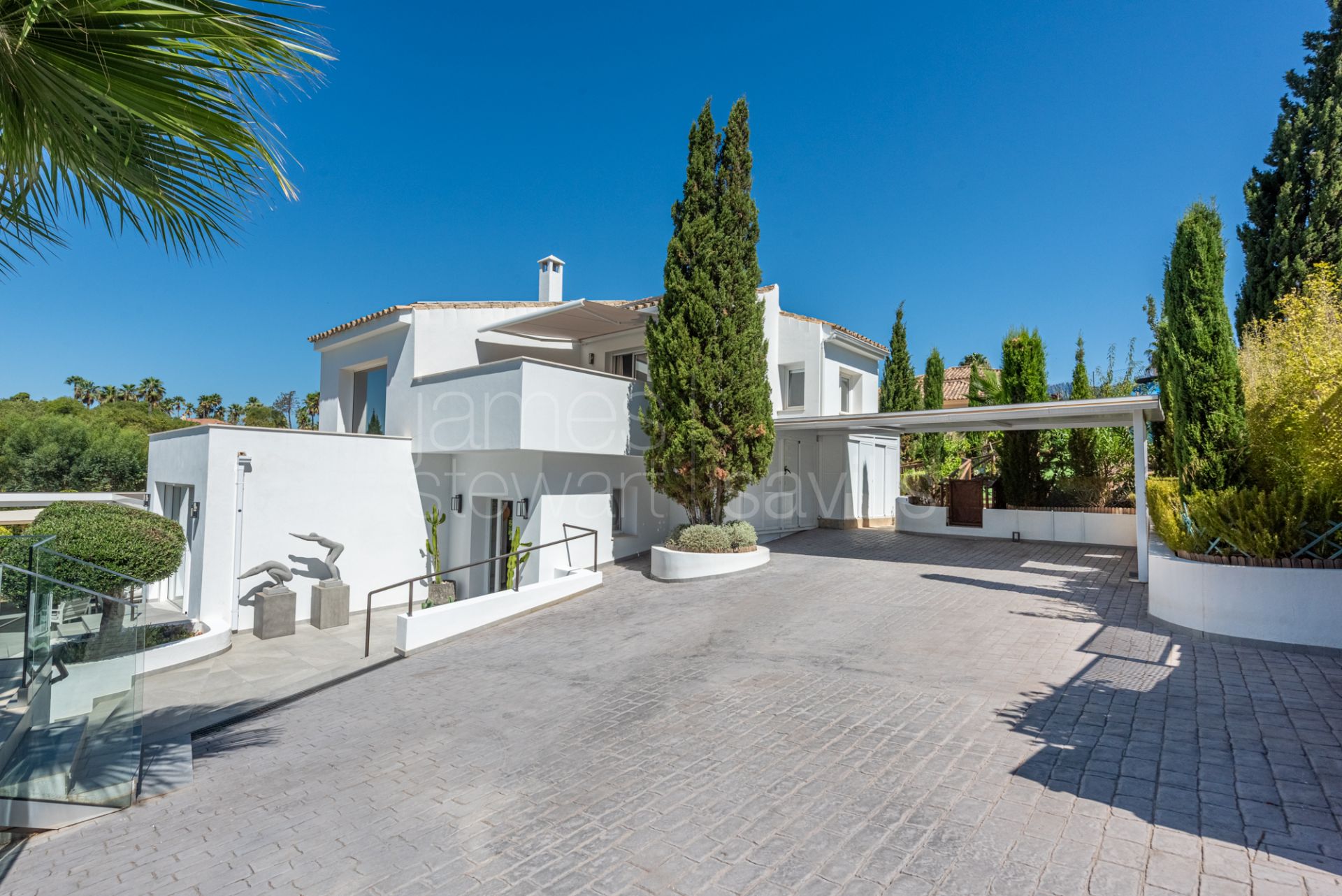 Beautifully renovated one of a kind villa in Sotogrande Costa equipped for sustainable living