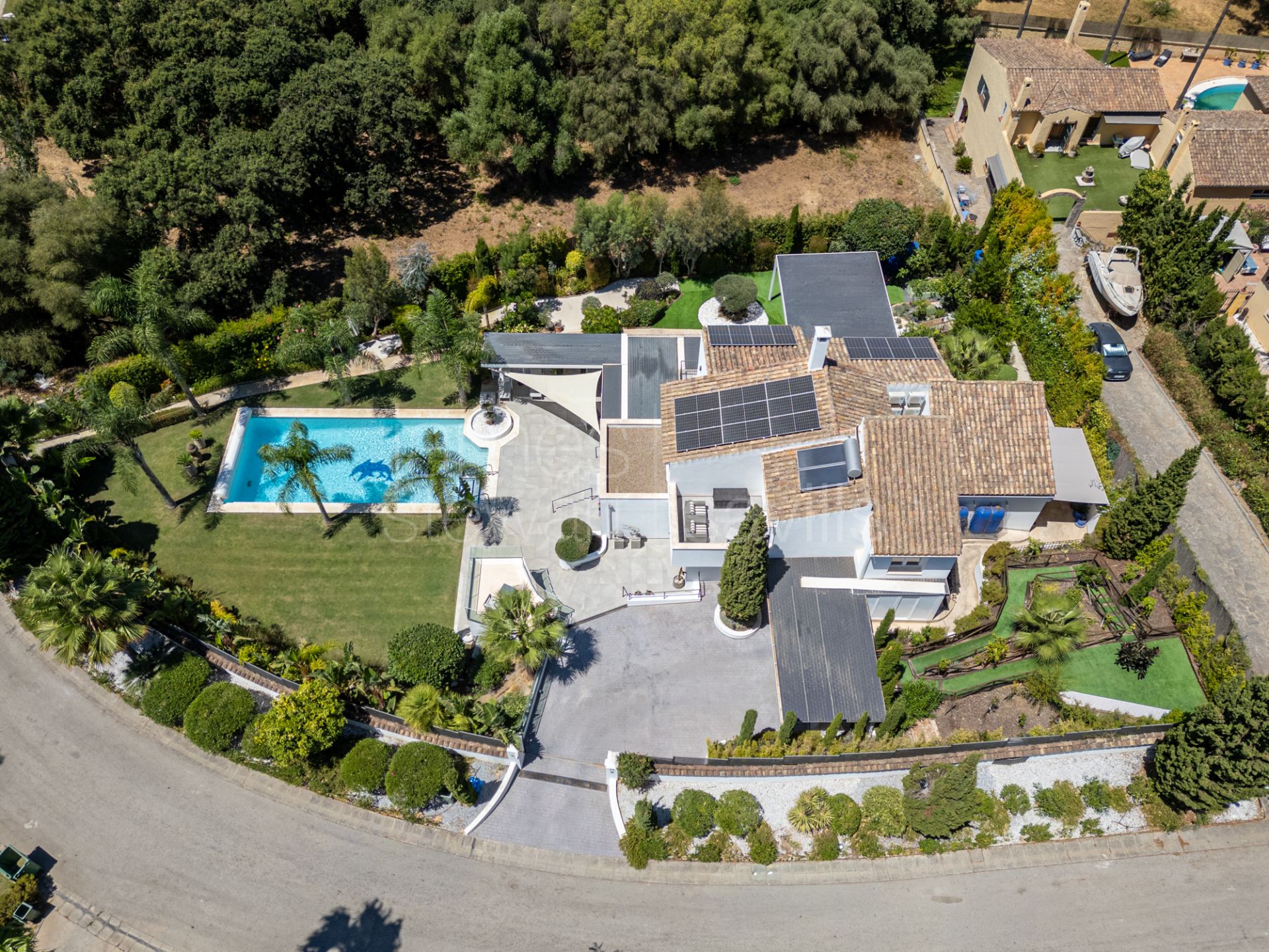 Beautifully renovated one of a kind villa in Sotogrande Costa equipped for sustainable living