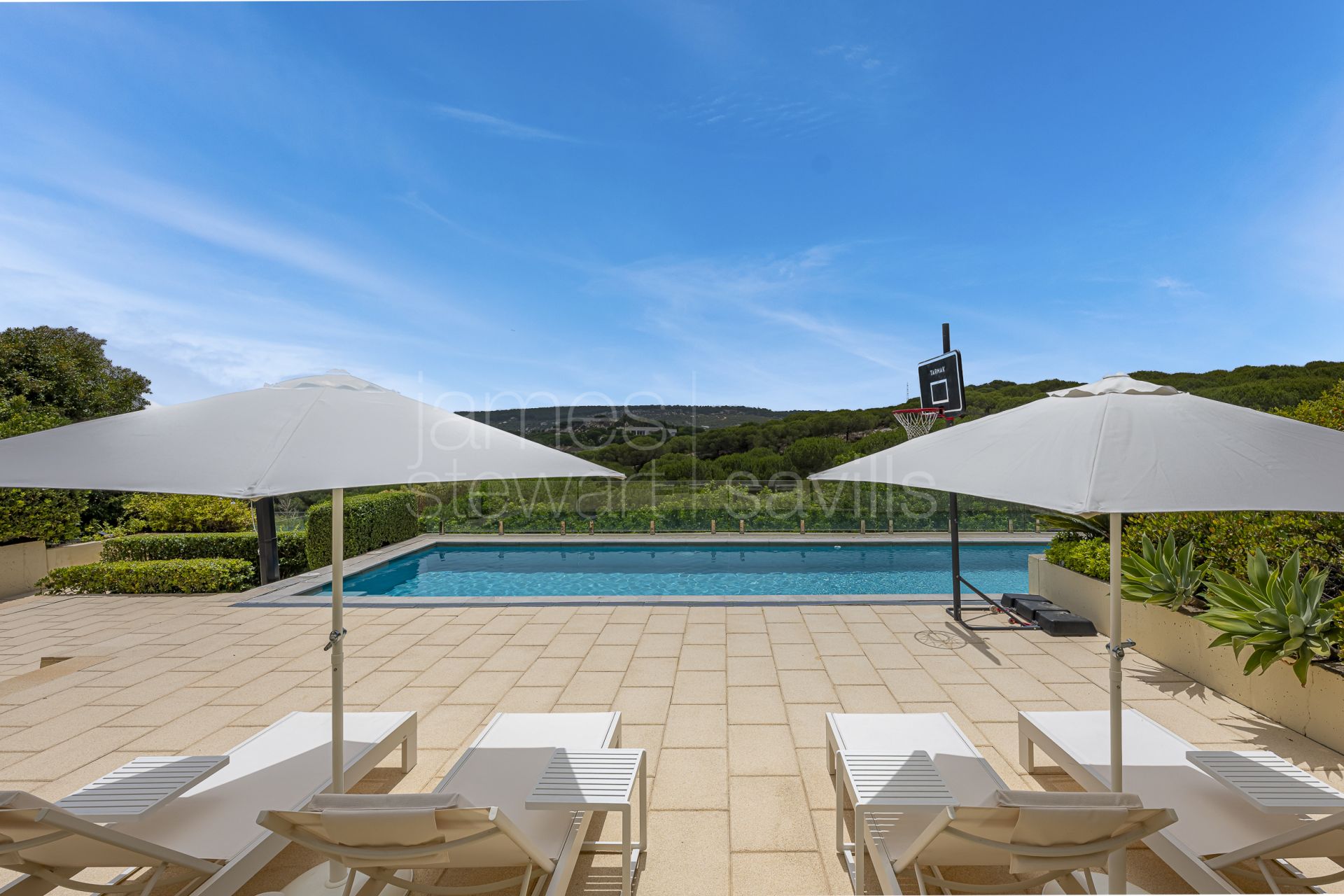 Villa contemporánea con casa de invitados en Las Cimas I, Sotogrande Alto