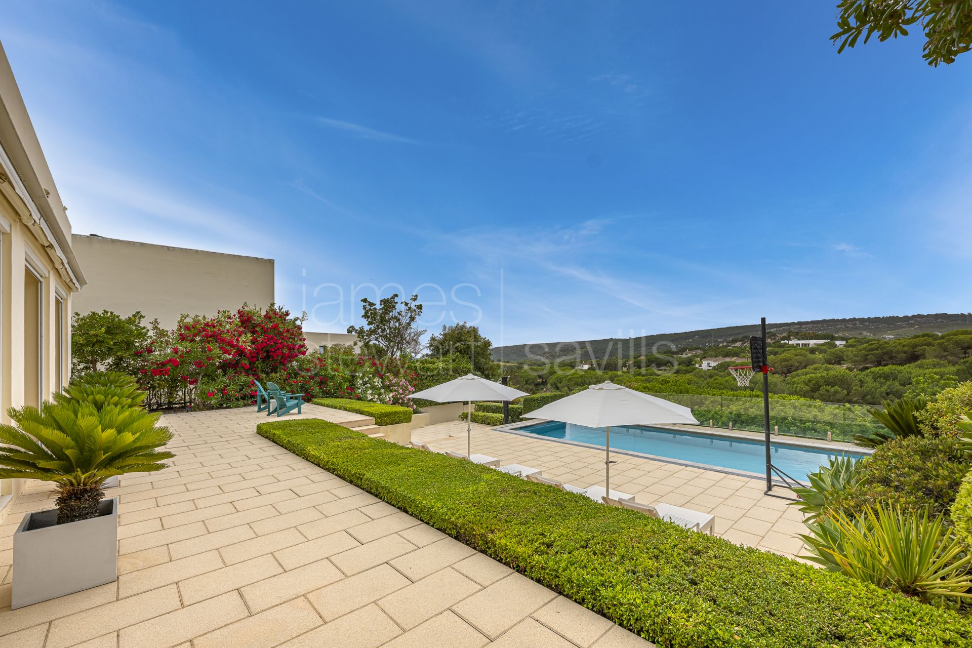 Villa contemporánea con casa de invitados en Las Cimas I, Sotogrande Alto