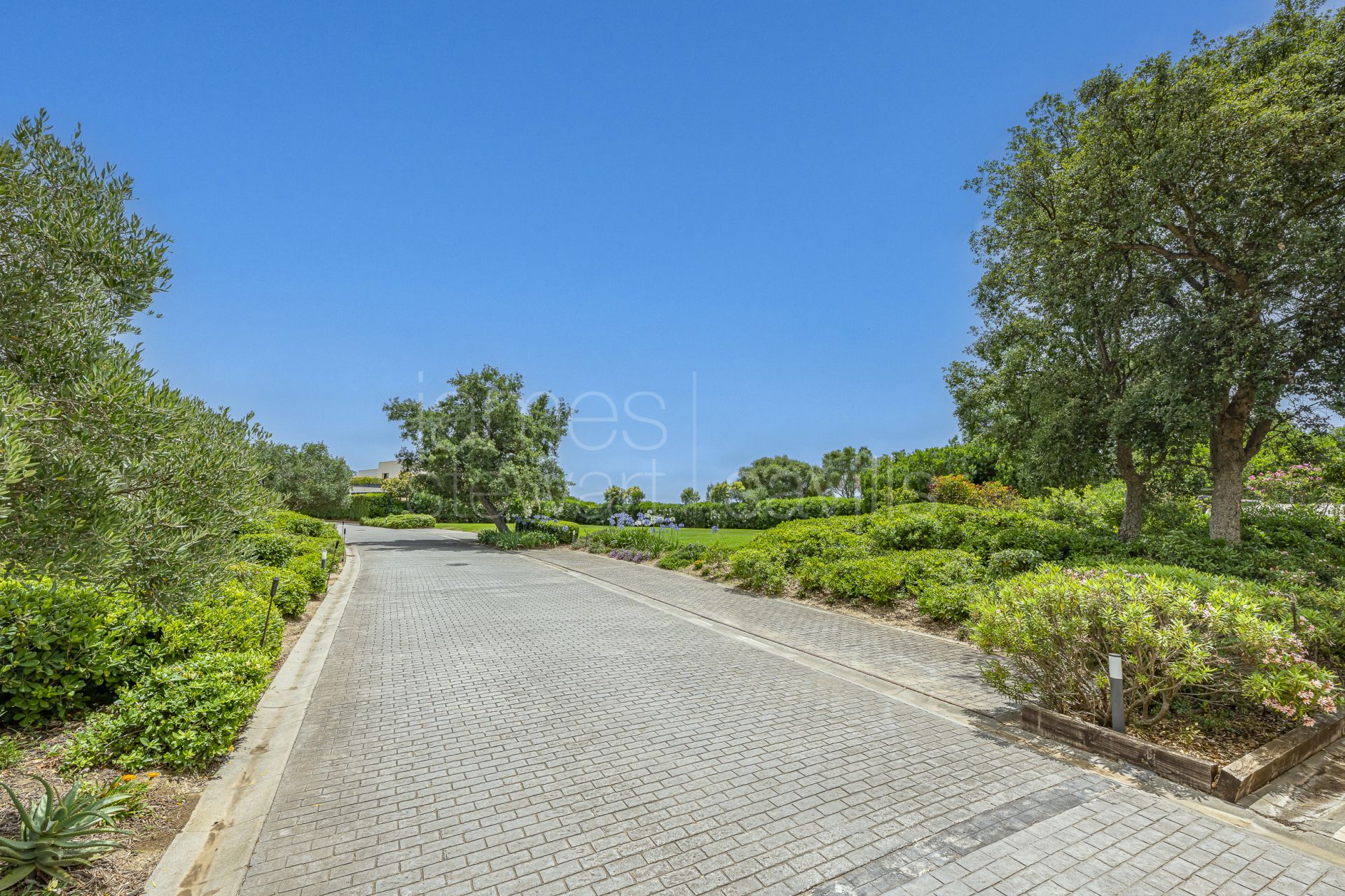 Villa contemporánea con casa de invitados en Las Cimas I, Sotogrande Alto