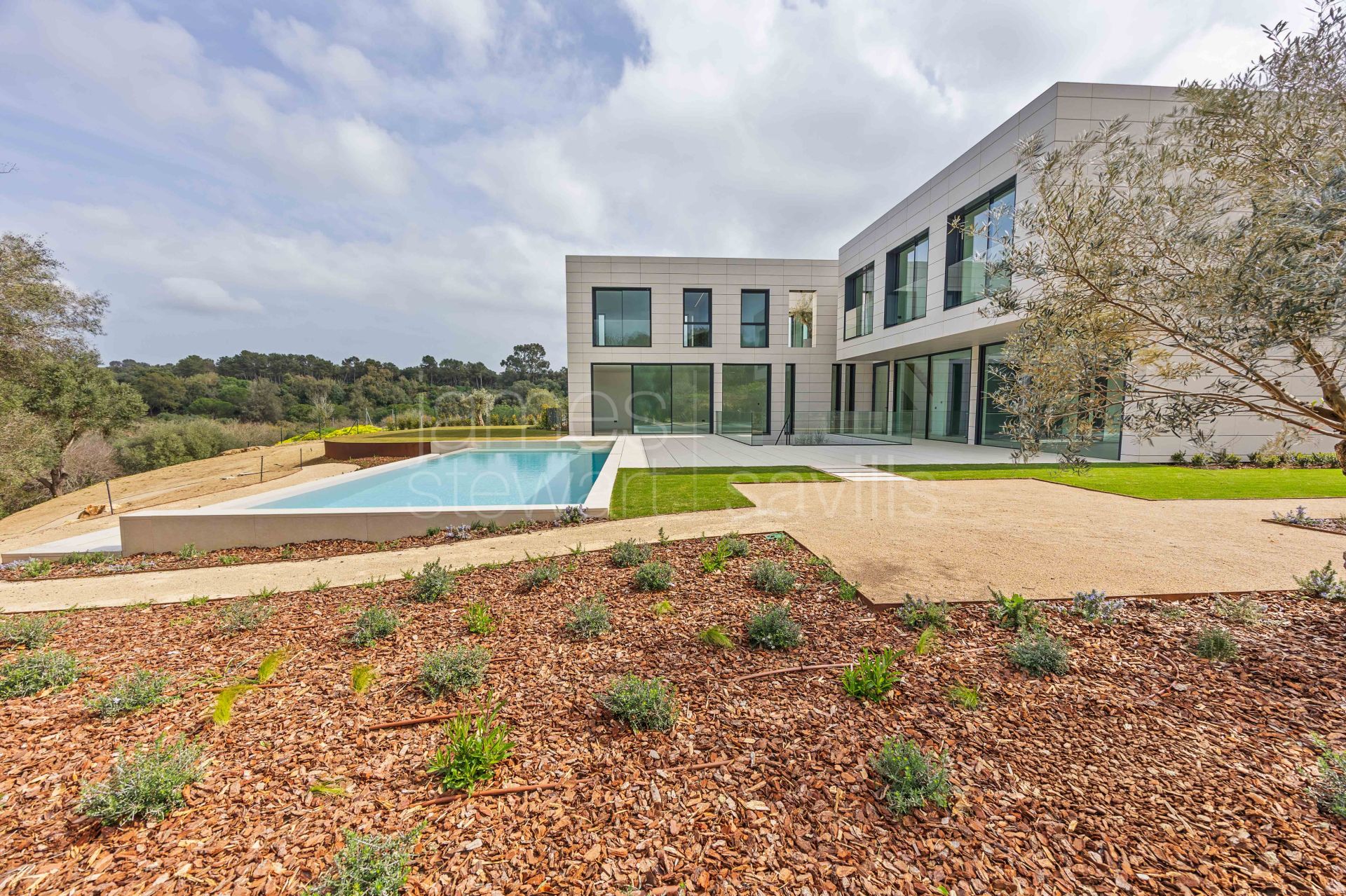 Contemporary Six-Bedroom Villa in Sotogrande Alto