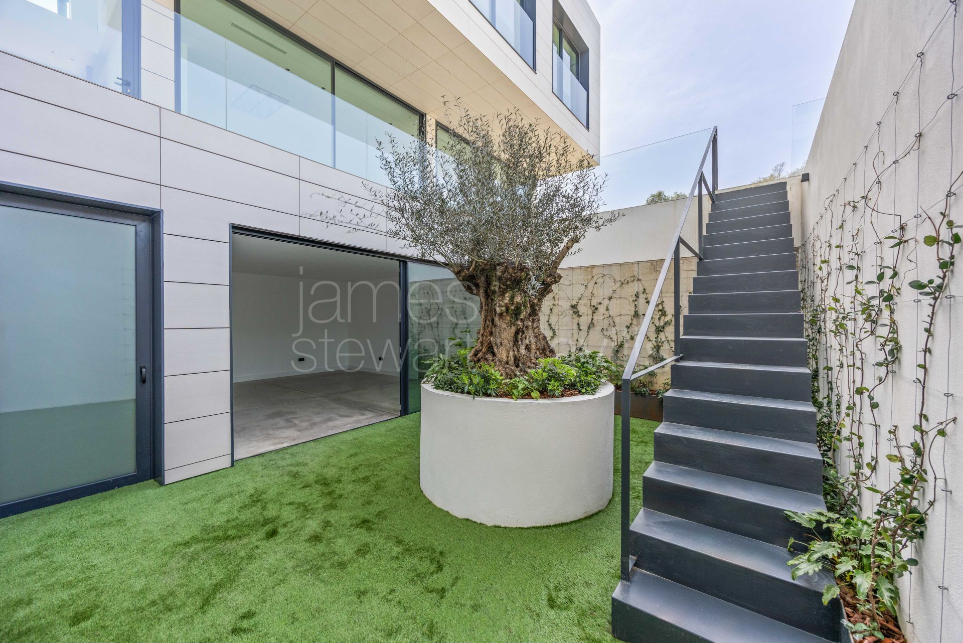 Contemporary Six-Bedroom Villa in Sotogrande Alto