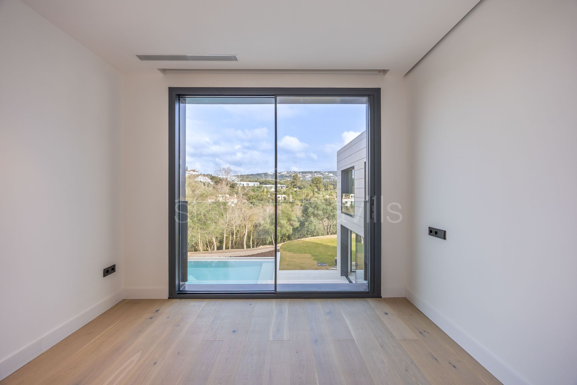 Contemporary Six-Bedroom Villa in Sotogrande Alto